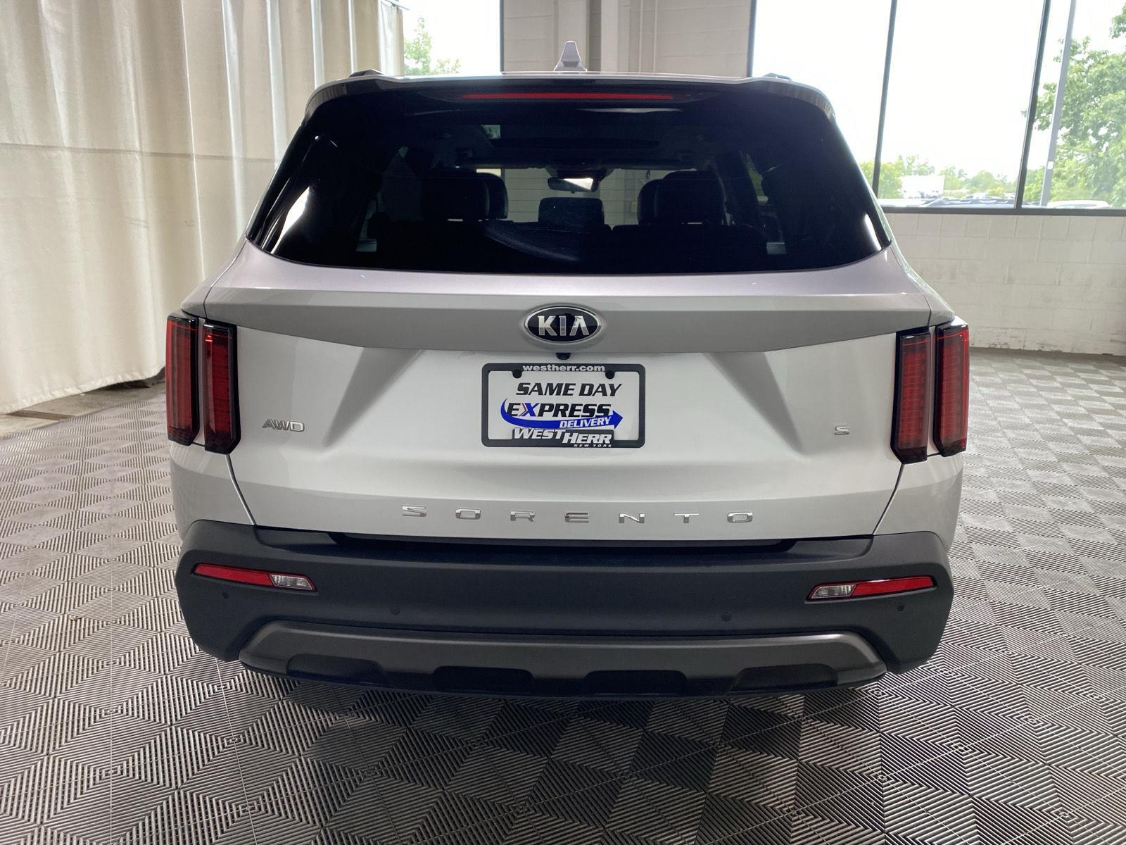 Used 2021 Sparkling Silver Kia S image 6