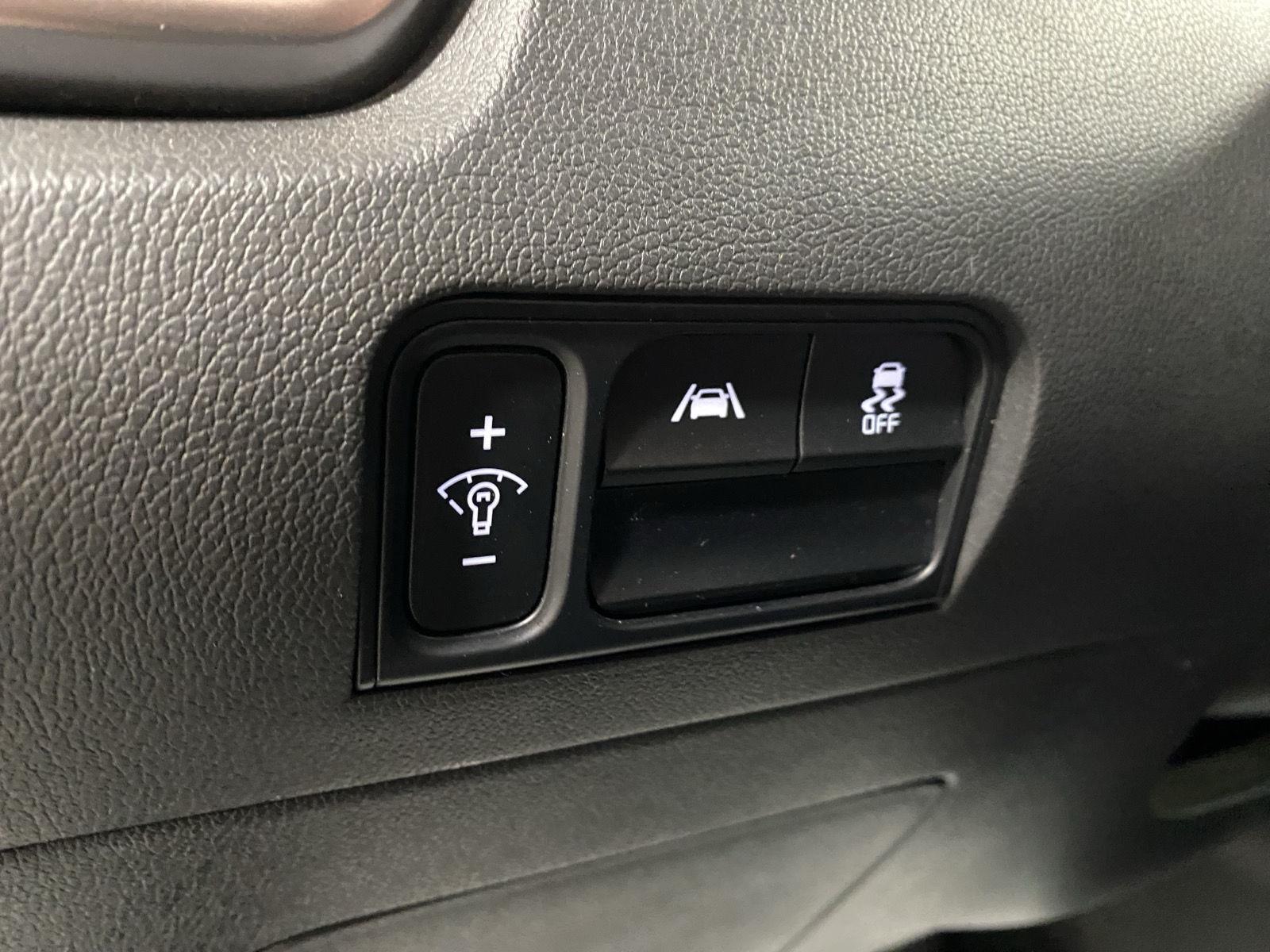 Used 2021 Sparkling Silver Kia S image 19