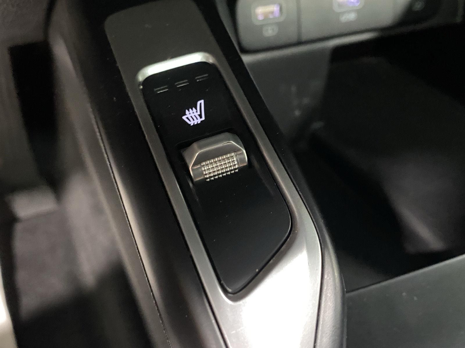Used 2021 Sparkling Silver Kia S image 28