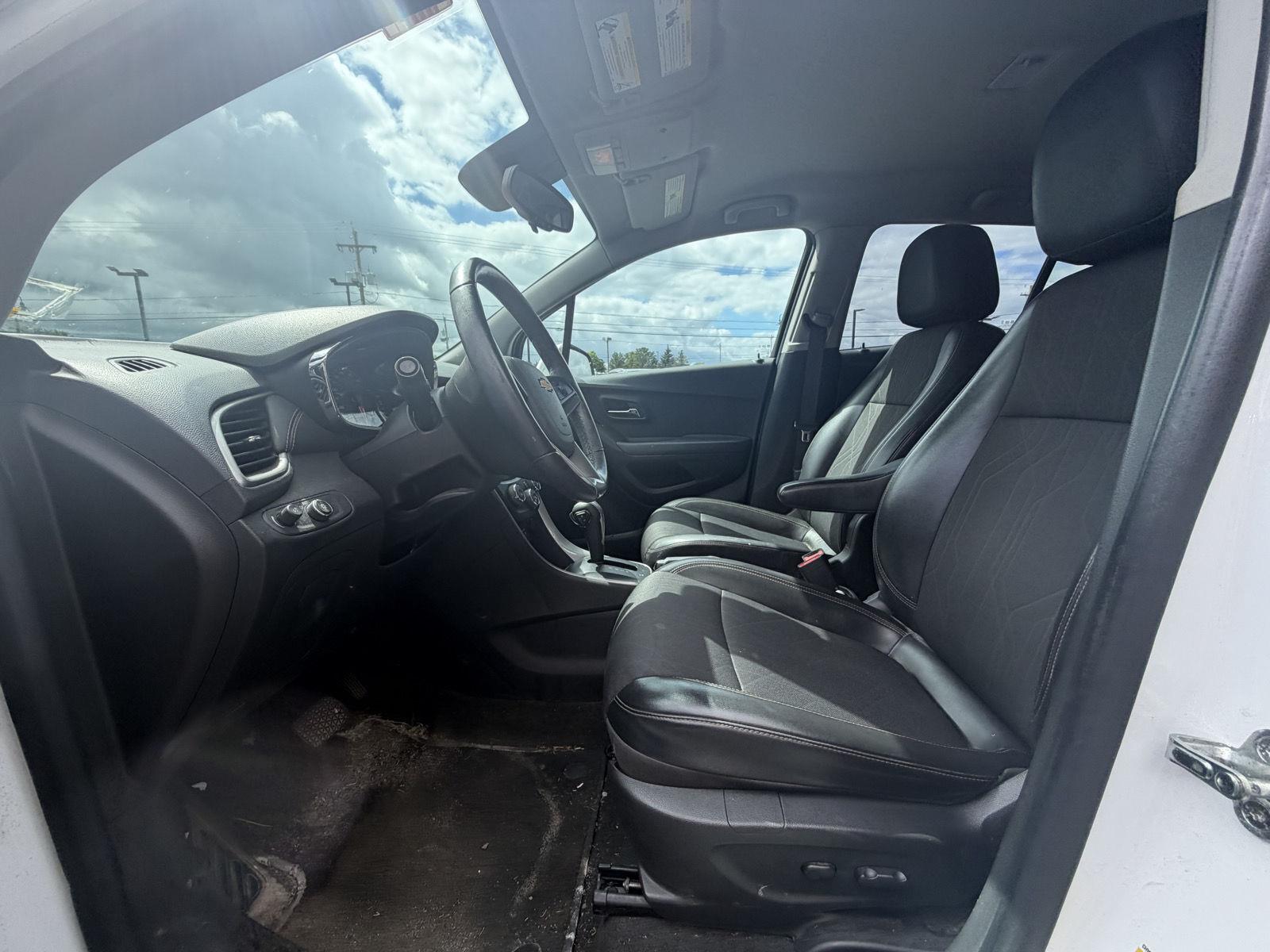 Used 2019 Summit White Chevrolet LT image 2