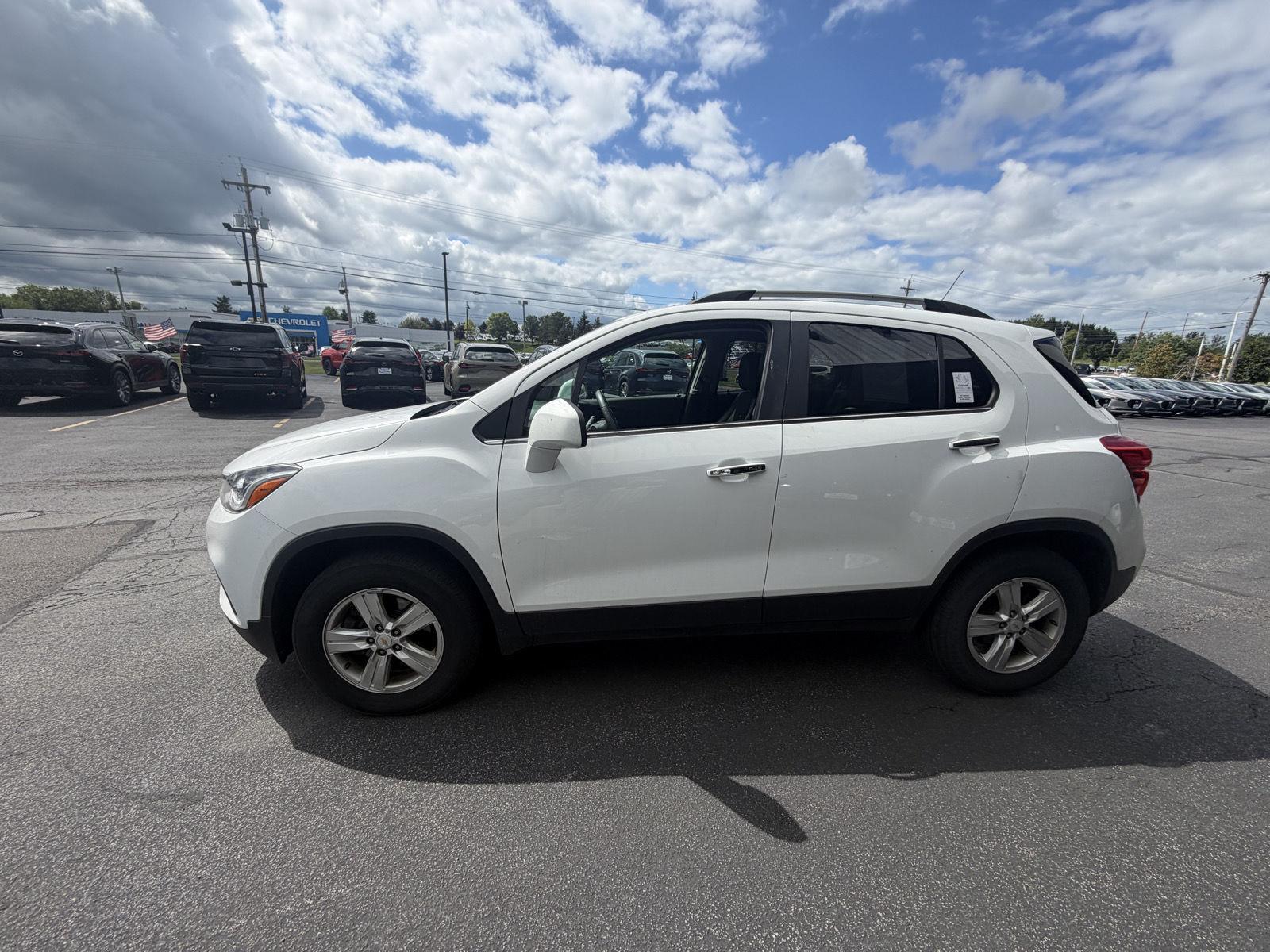 Used 2019 Summit White Chevrolet LT image 4