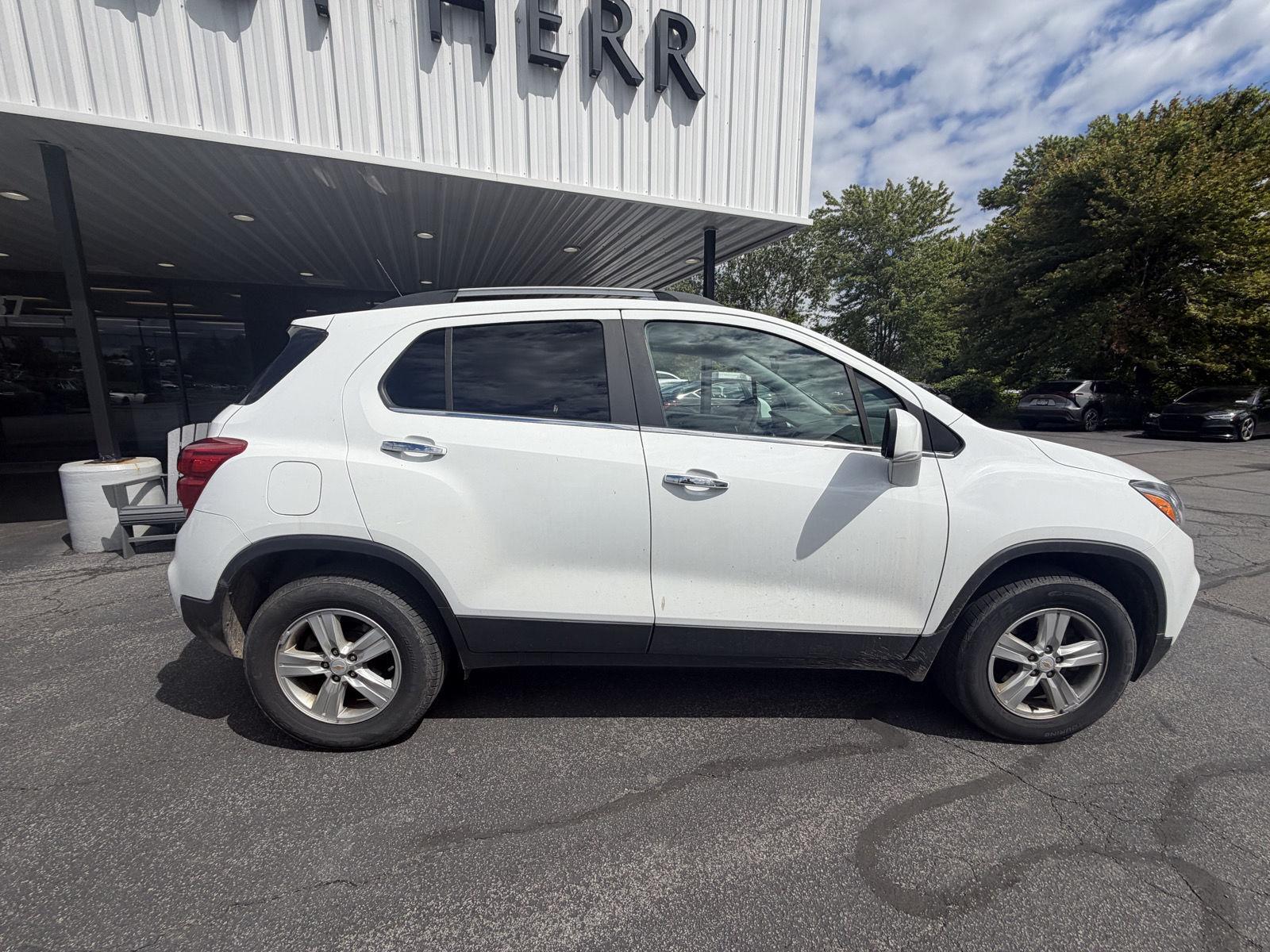 Used 2019 Summit White Chevrolet LT image 9