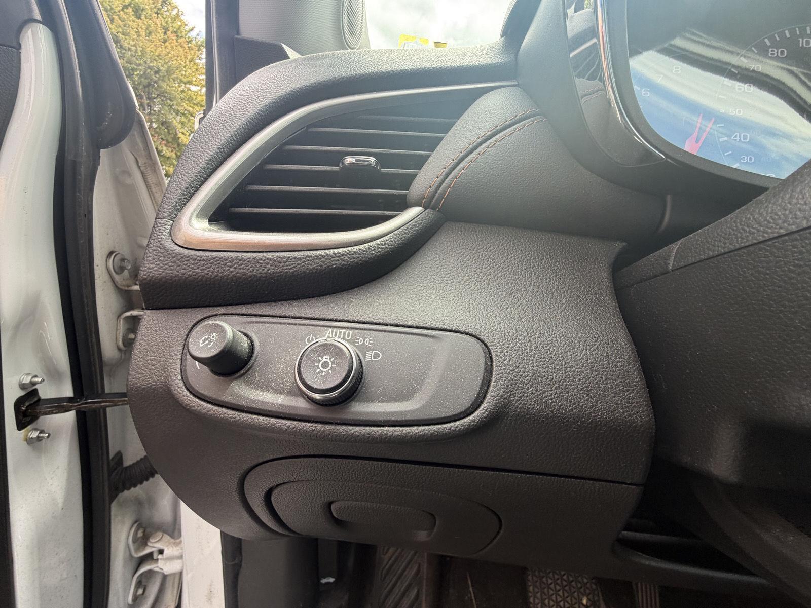 Used 2019 Summit White Chevrolet LT image 14