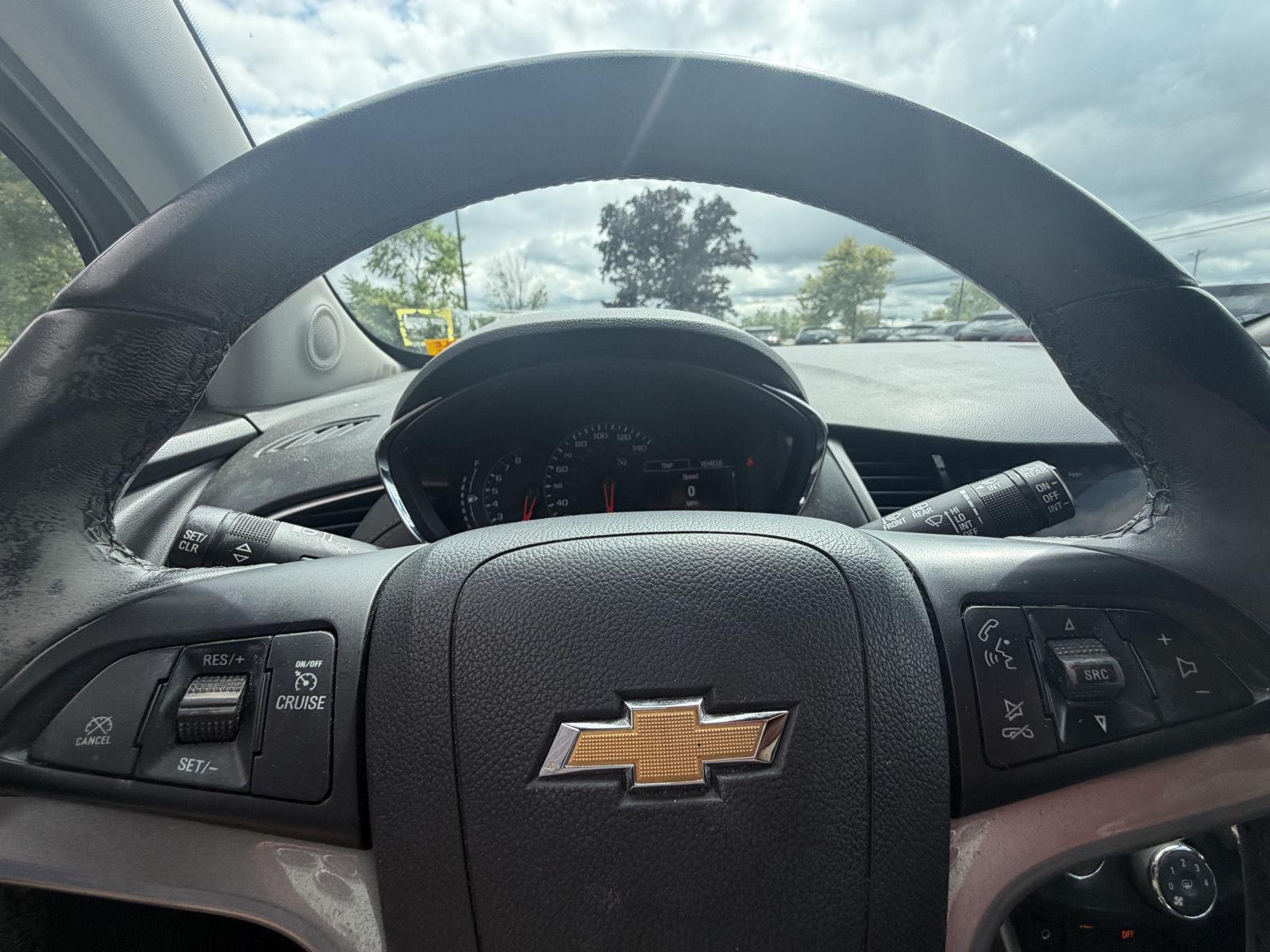 Used 2019 Summit White Chevrolet LT image 17