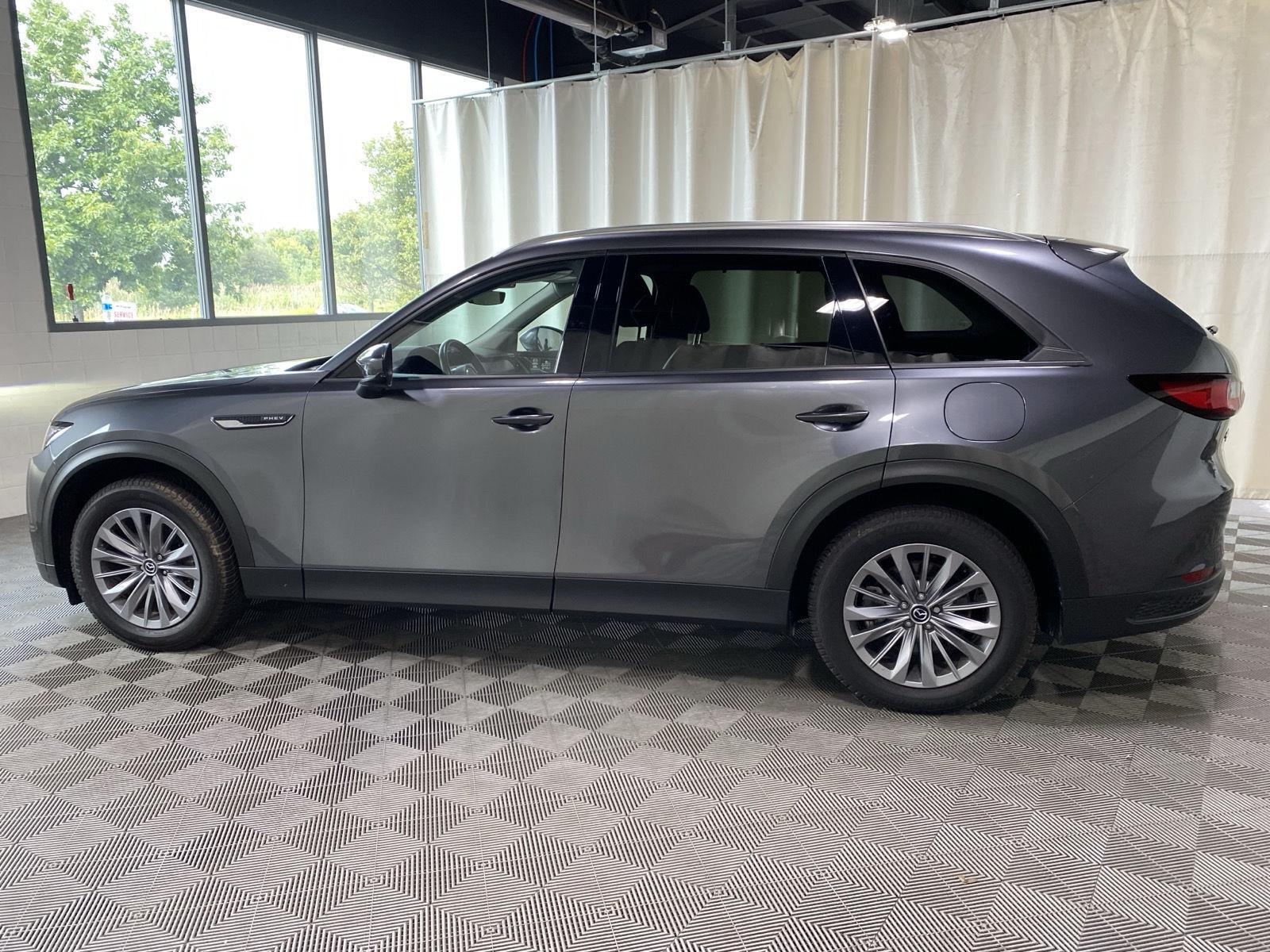 Certified Used 2024 Machine Gray Metallic Mazda Preferred image 4