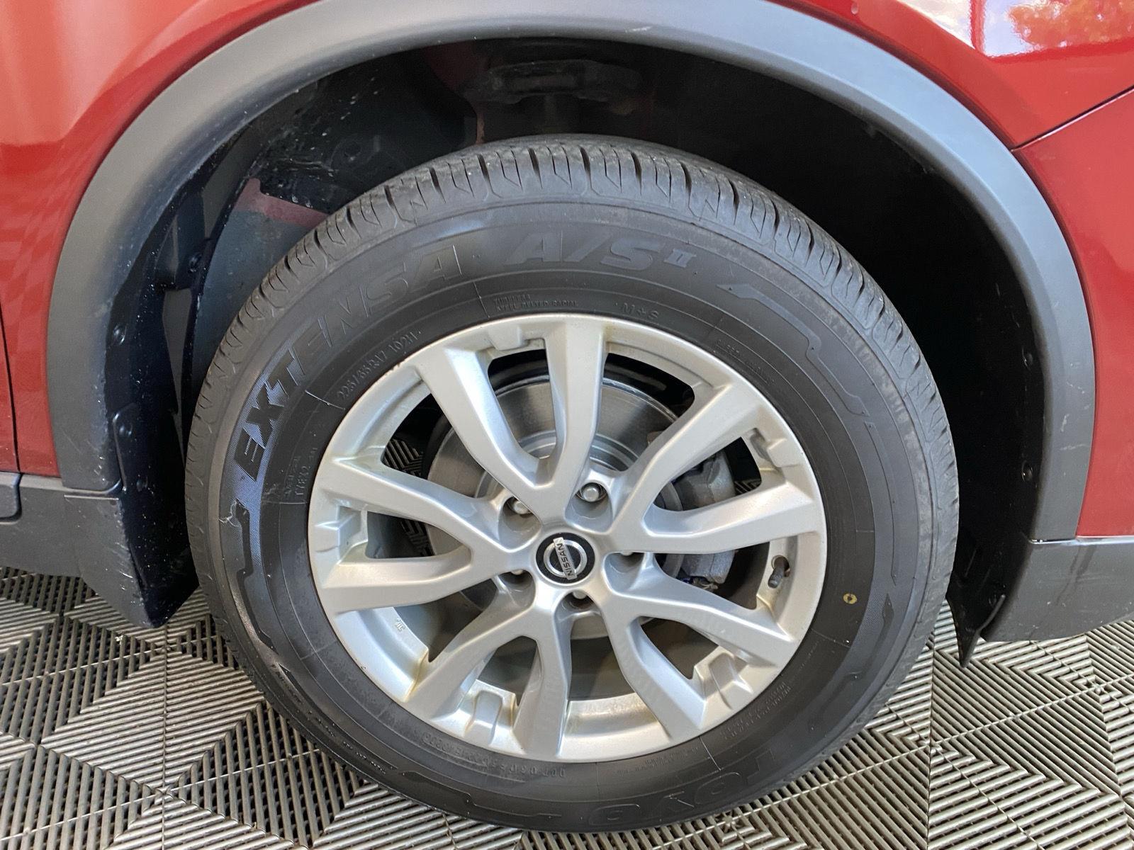 Used 2020 Scarlet Ember Tintcoat Nissan SV image 10