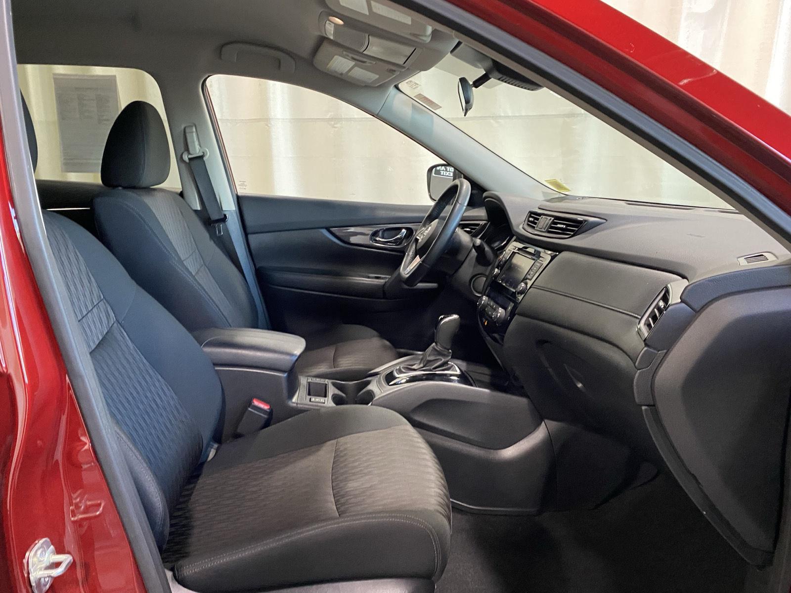 Used 2020 Scarlet Ember Tintcoat Nissan SV image 11
