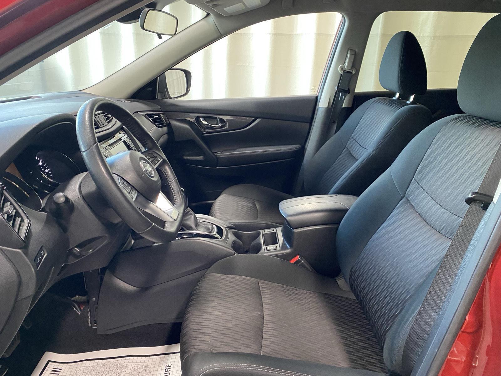 Used 2020 Scarlet Ember Tintcoat Nissan SV image 16
