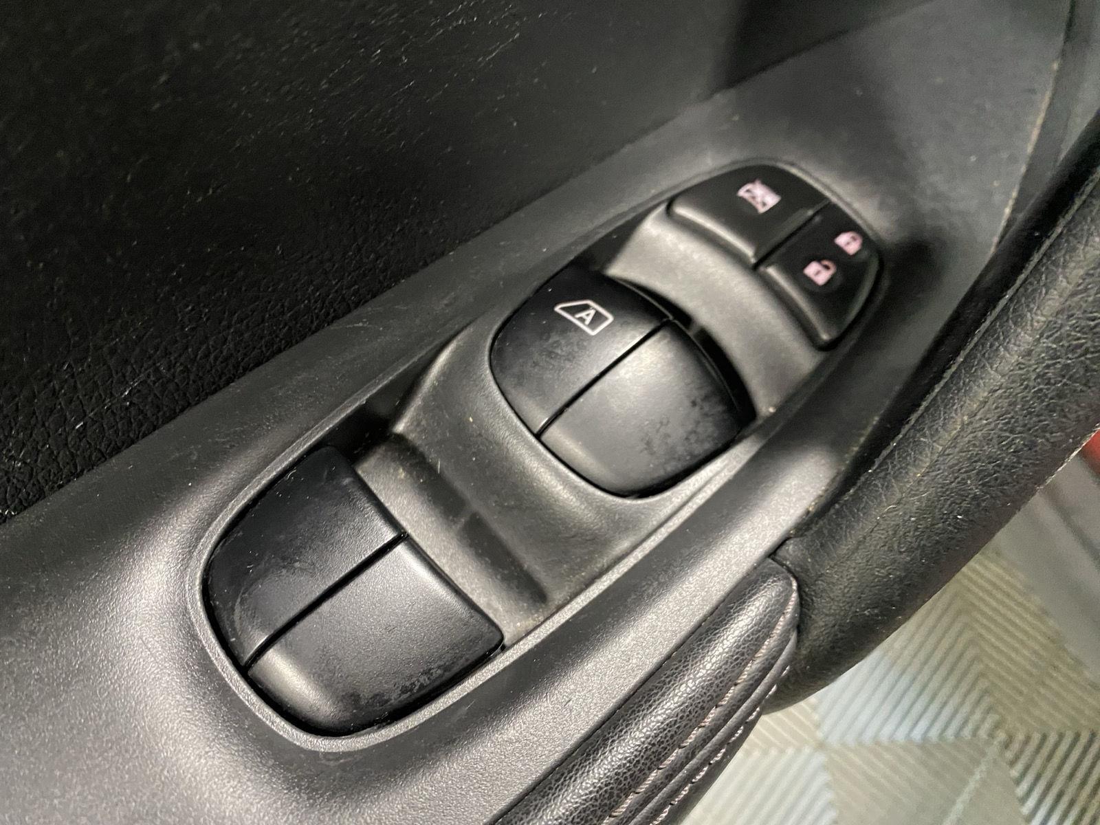 Used 2020 Scarlet Ember Tintcoat Nissan SV image 17