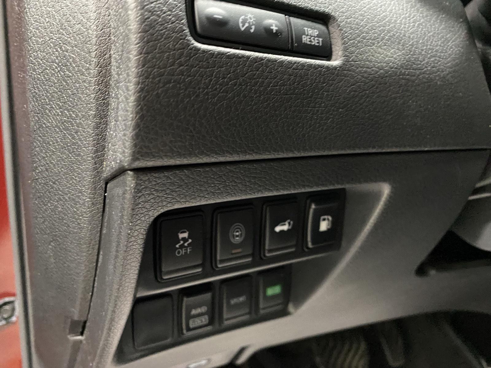 Used 2020 Scarlet Ember Tintcoat Nissan SV image 19