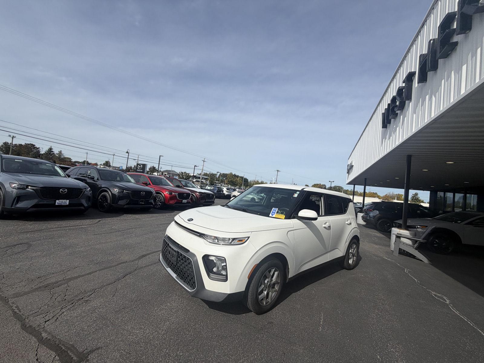 Used 2021 Snow White Pearl Kia S image 5