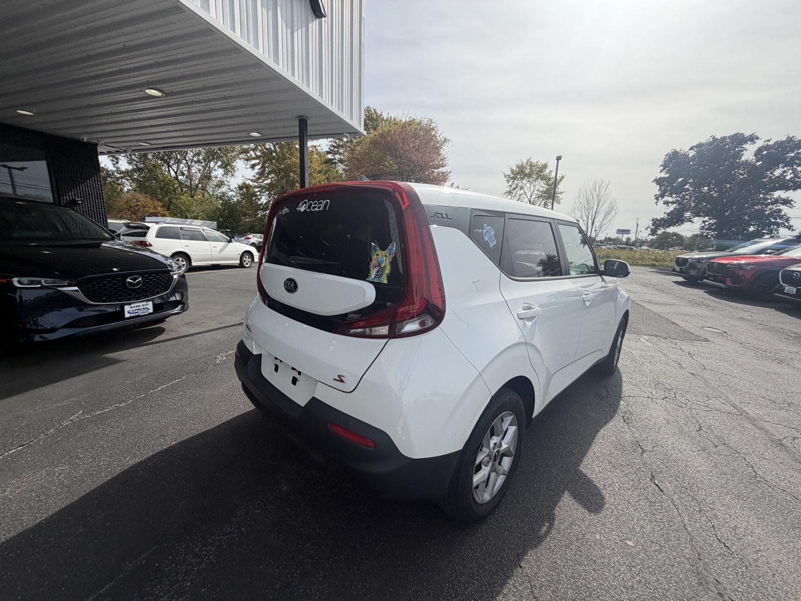Used 2021 Snow White Pearl Kia S image 8