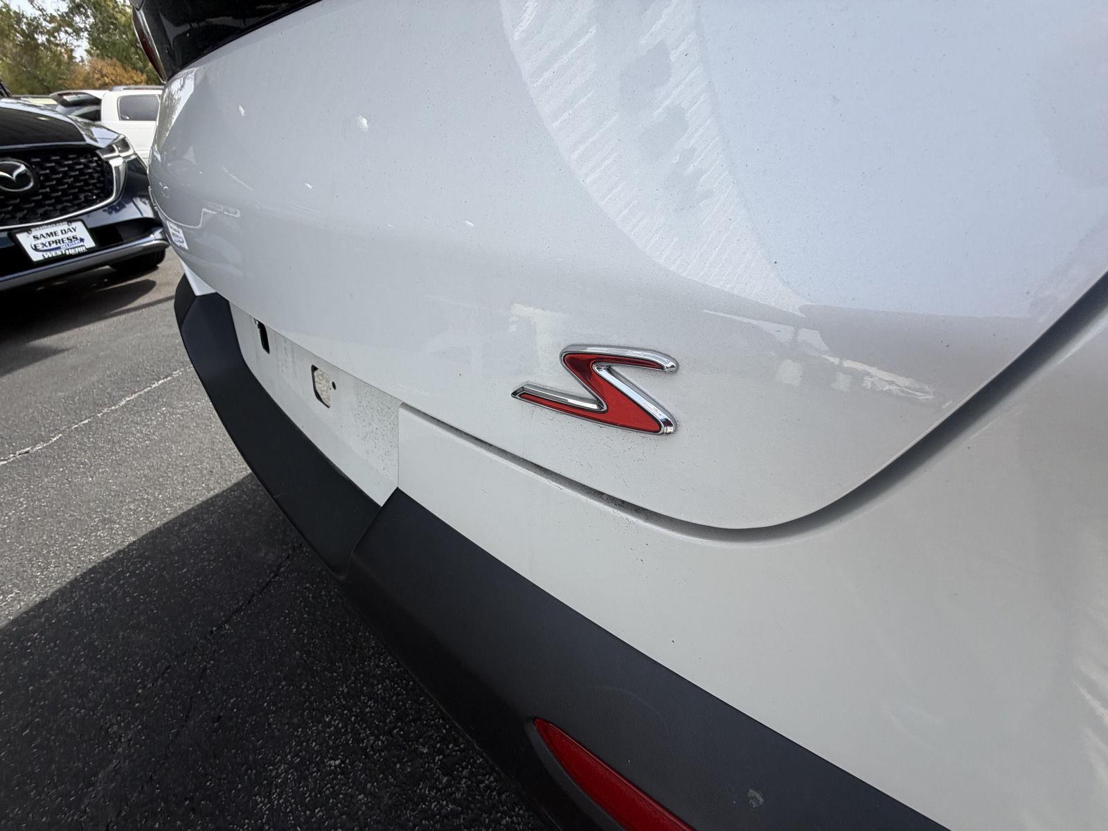 Used 2021 Snow White Pearl Kia S image 10
