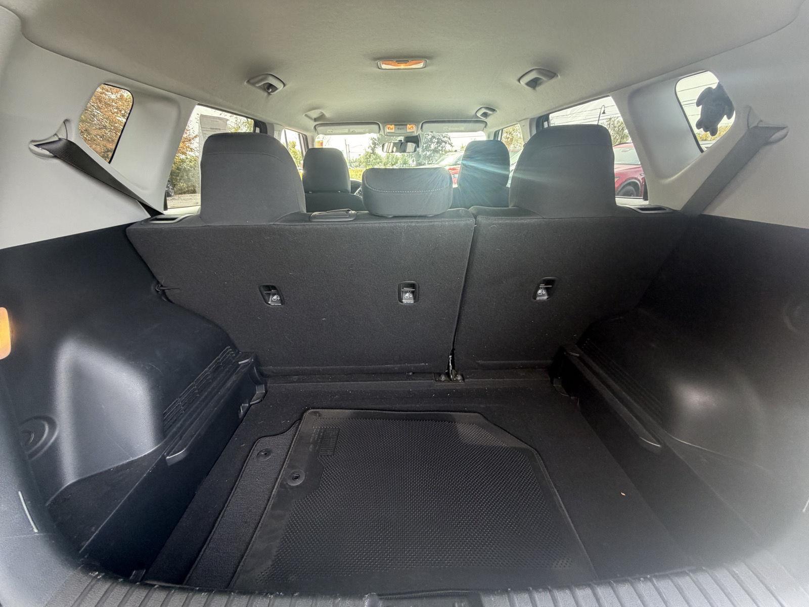Used 2021 Snow White Pearl Kia S image 12