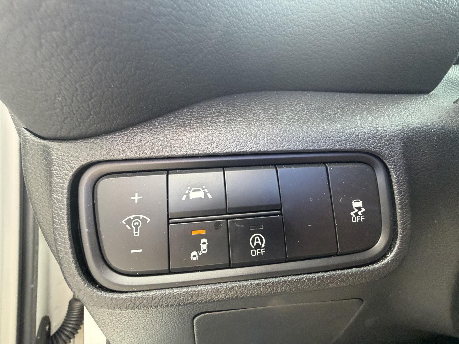 Used 2021 Snow White Pearl Kia S image 15