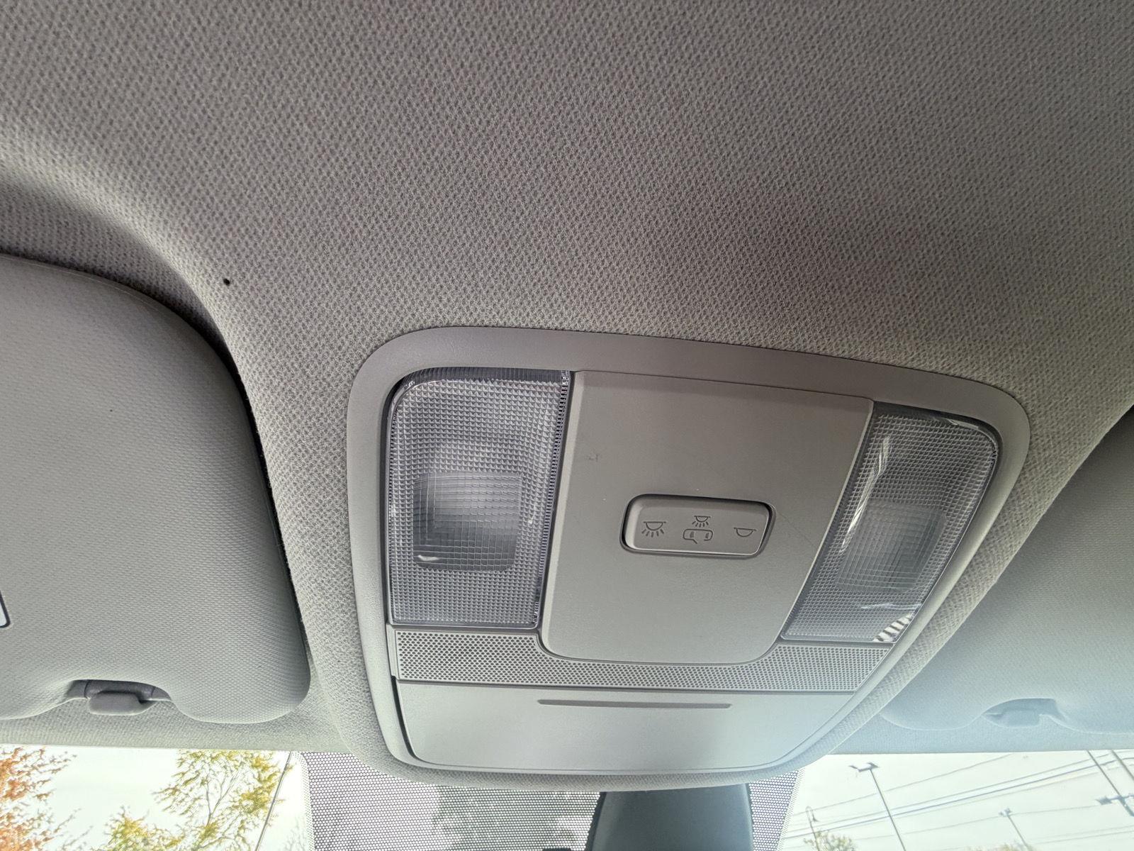 Used 2021 Snow White Pearl Kia S image 21