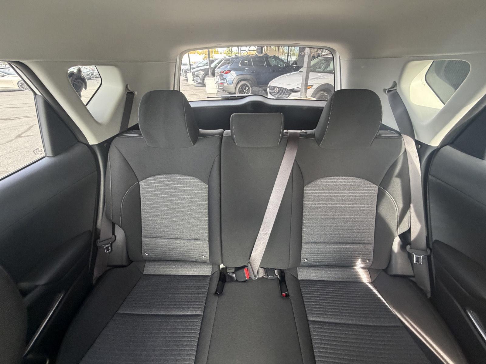 Used 2021 Snow White Pearl Kia S image 23