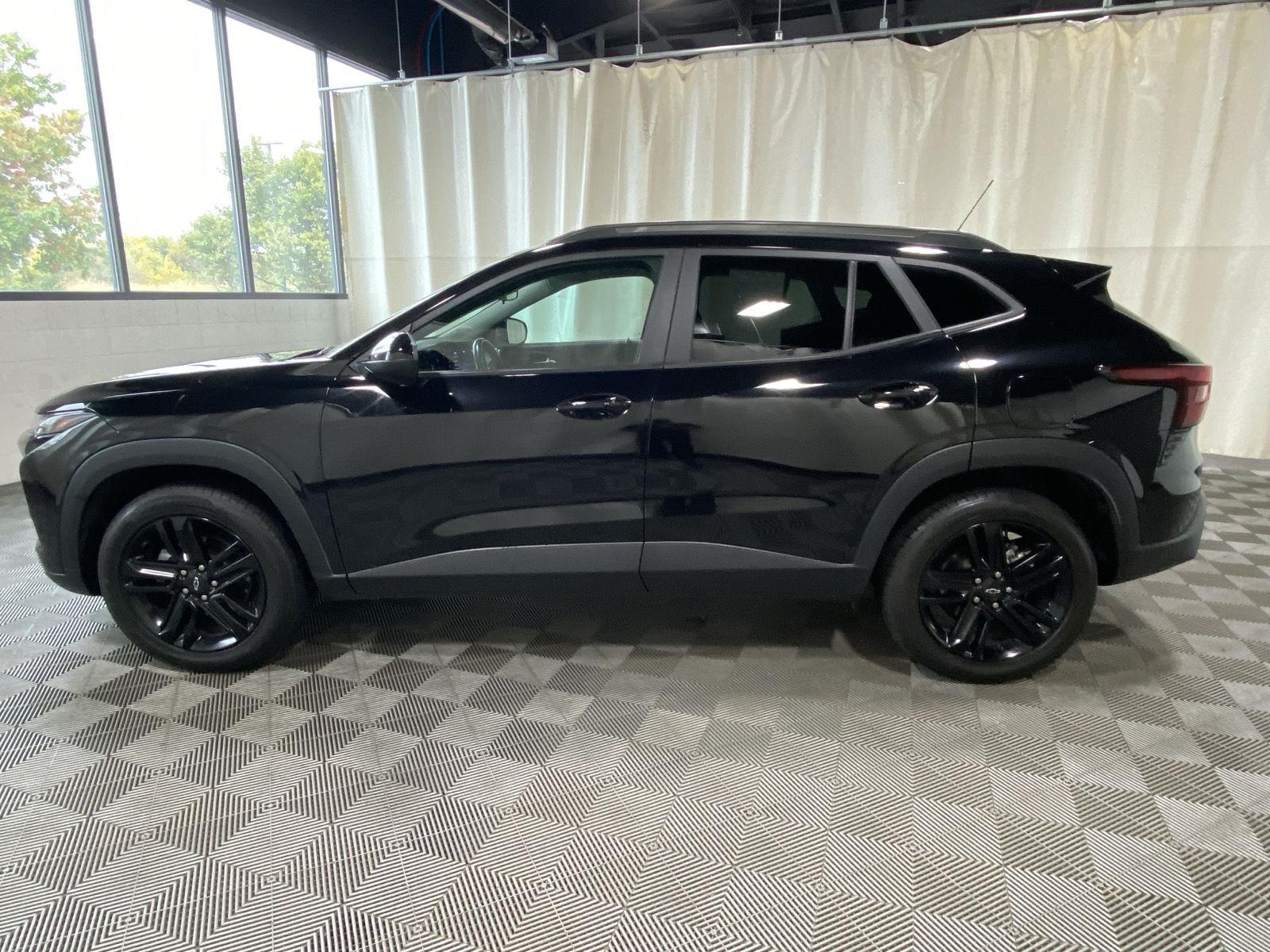 Used 2024 Mosaic Black Metallic Chevrolet ACTIV image 5