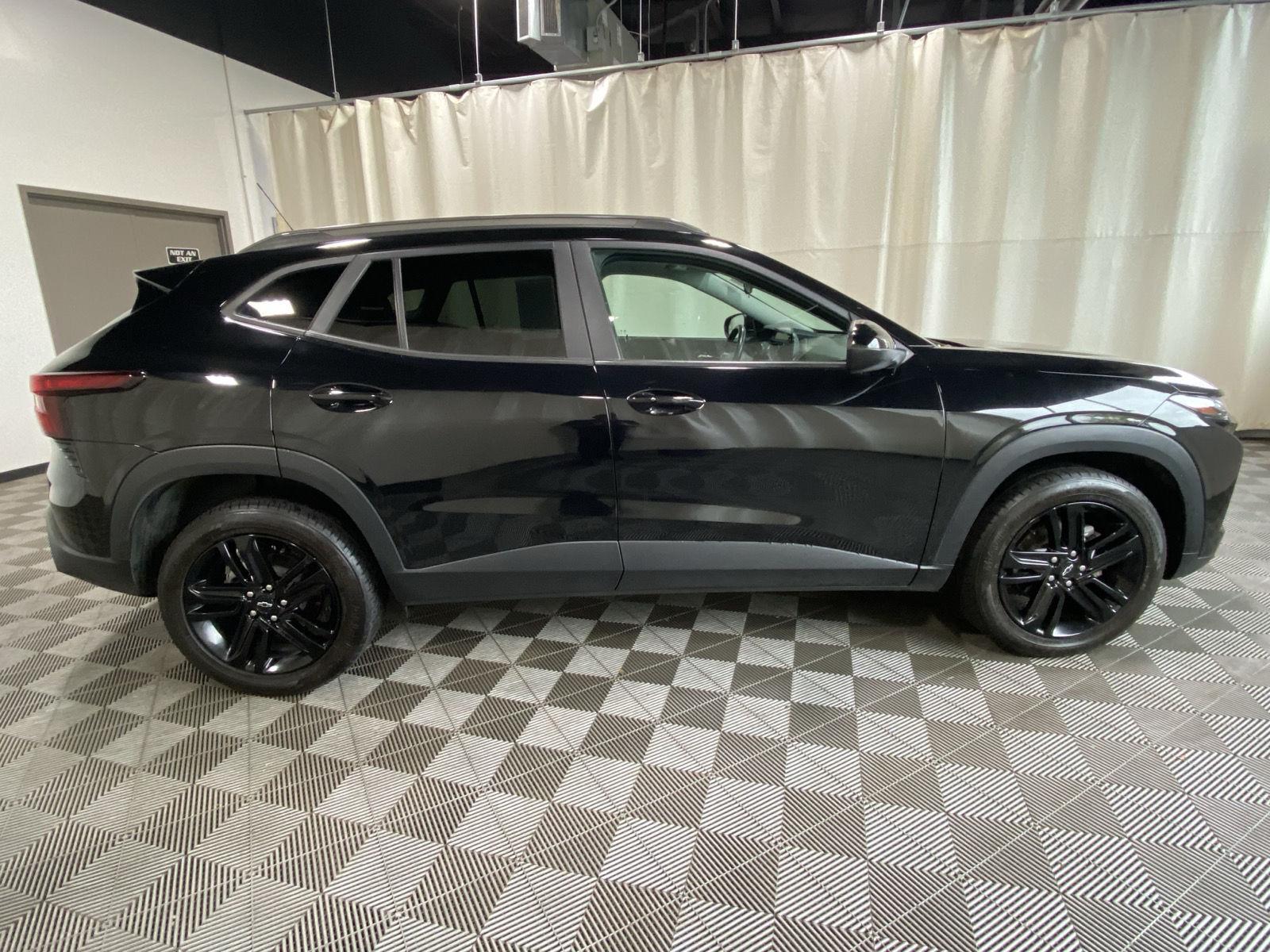 Used 2024 Mosaic Black Metallic Chevrolet ACTIV image 9