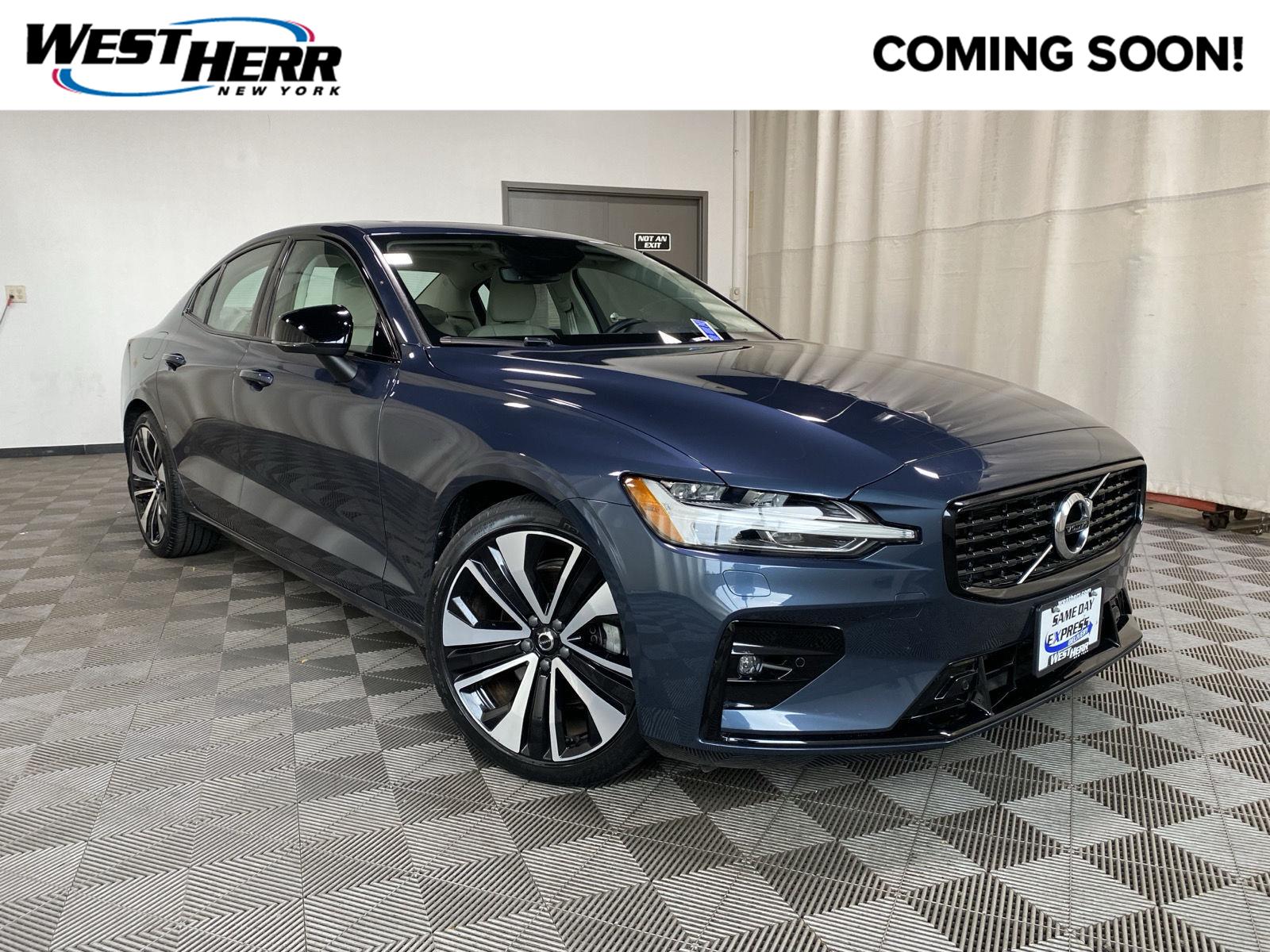 2022 Volvo S60 B5 Momentum AWD