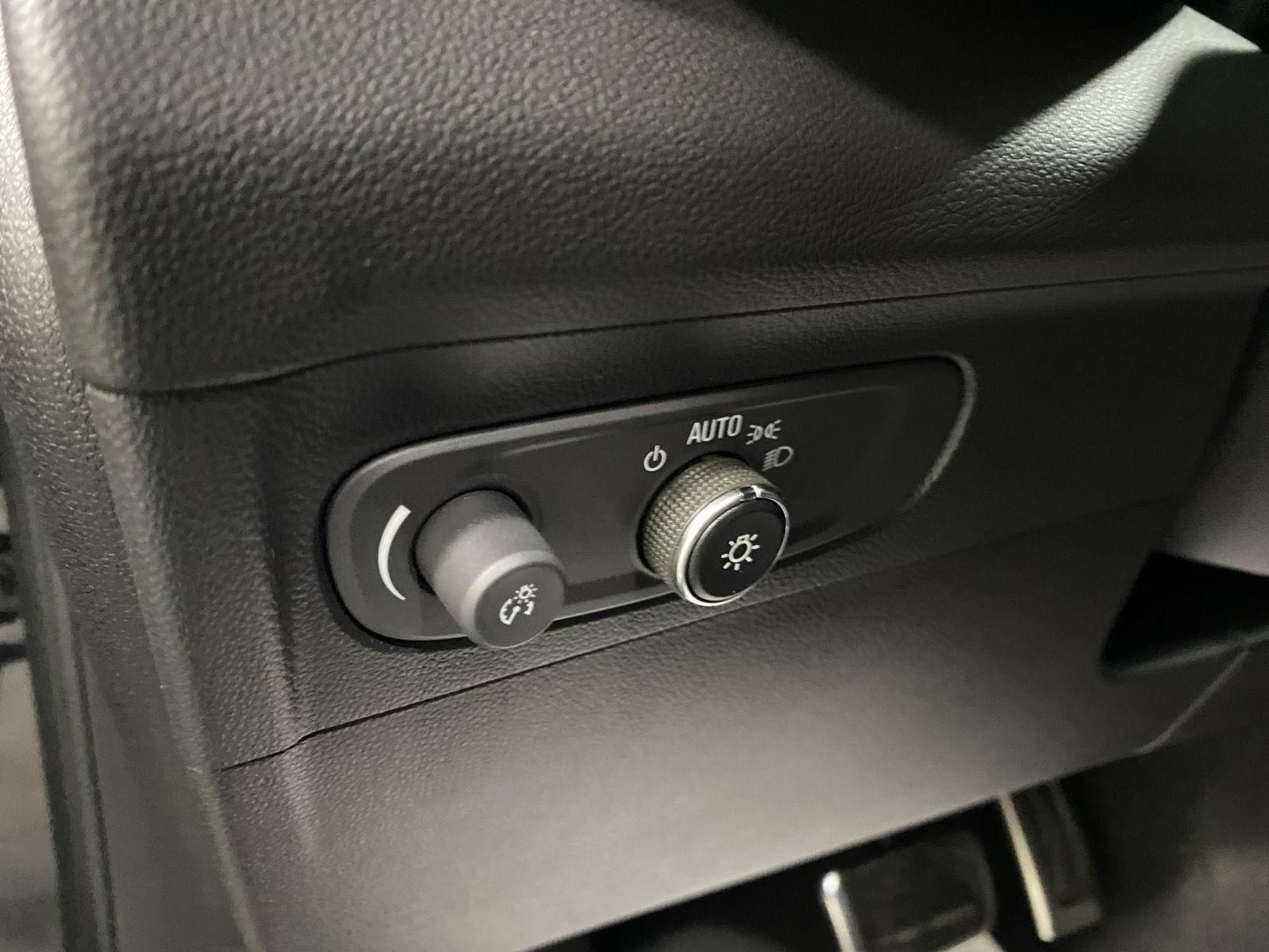 Used 2022 Ebony Twilight Metallic Buick Preferred image 19