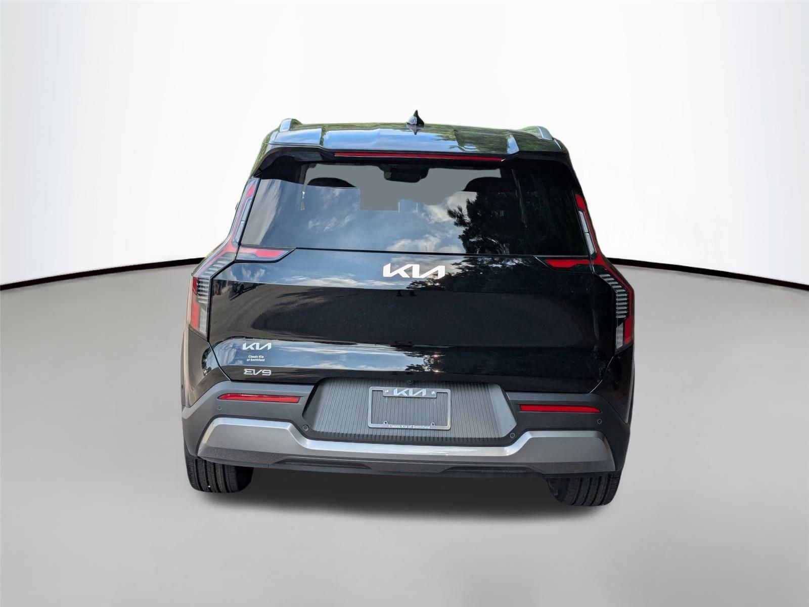 New 2026 EBONY BLACK KIA WIND image 7
