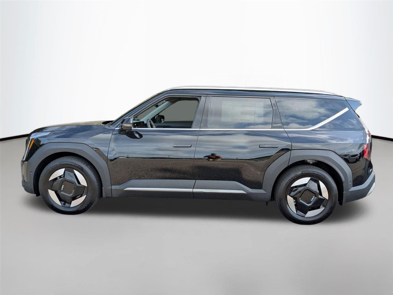 New 2026 EBONY BLACK KIA WIND image 9