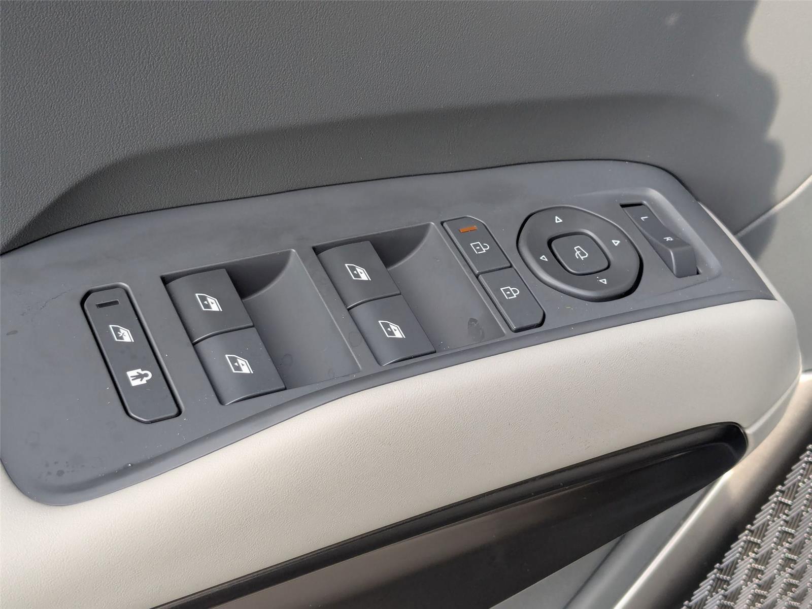 New 2026 EBONY BLACK KIA WIND image 13