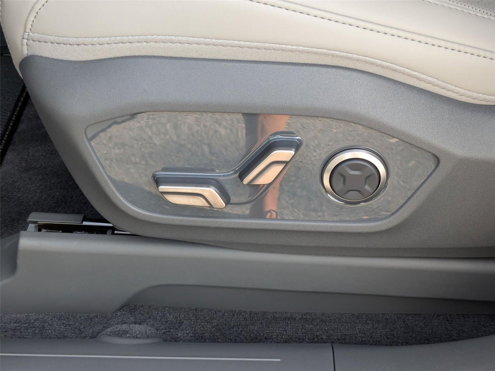 New 2026 EBONY BLACK KIA WIND image 15