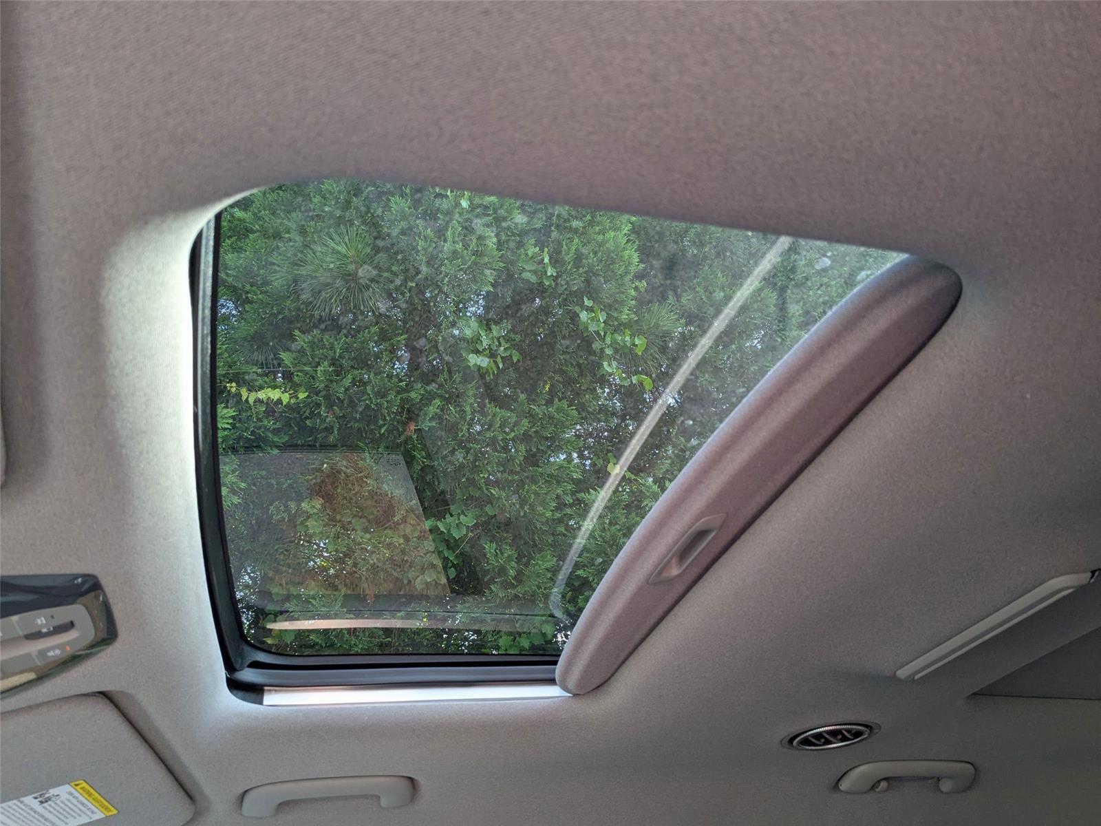 New 2026 EBONY BLACK KIA WIND image 16