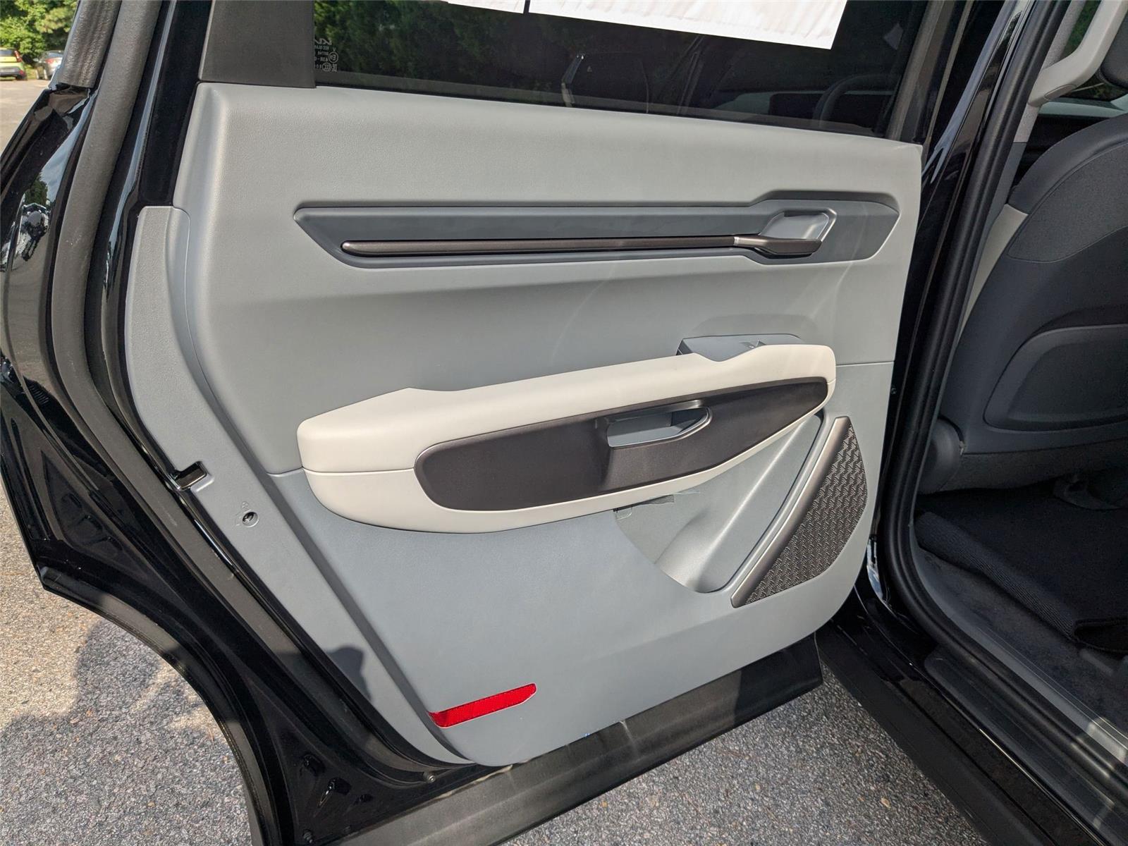 New 2026 EBONY BLACK KIA WIND image 30