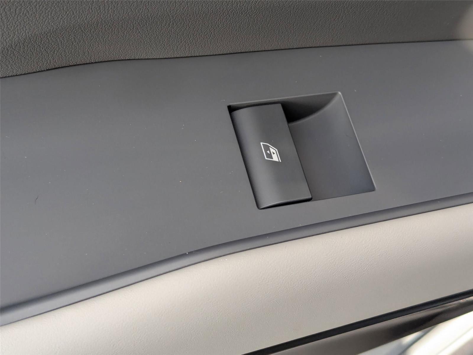 New 2026 EBONY BLACK KIA WIND image 31