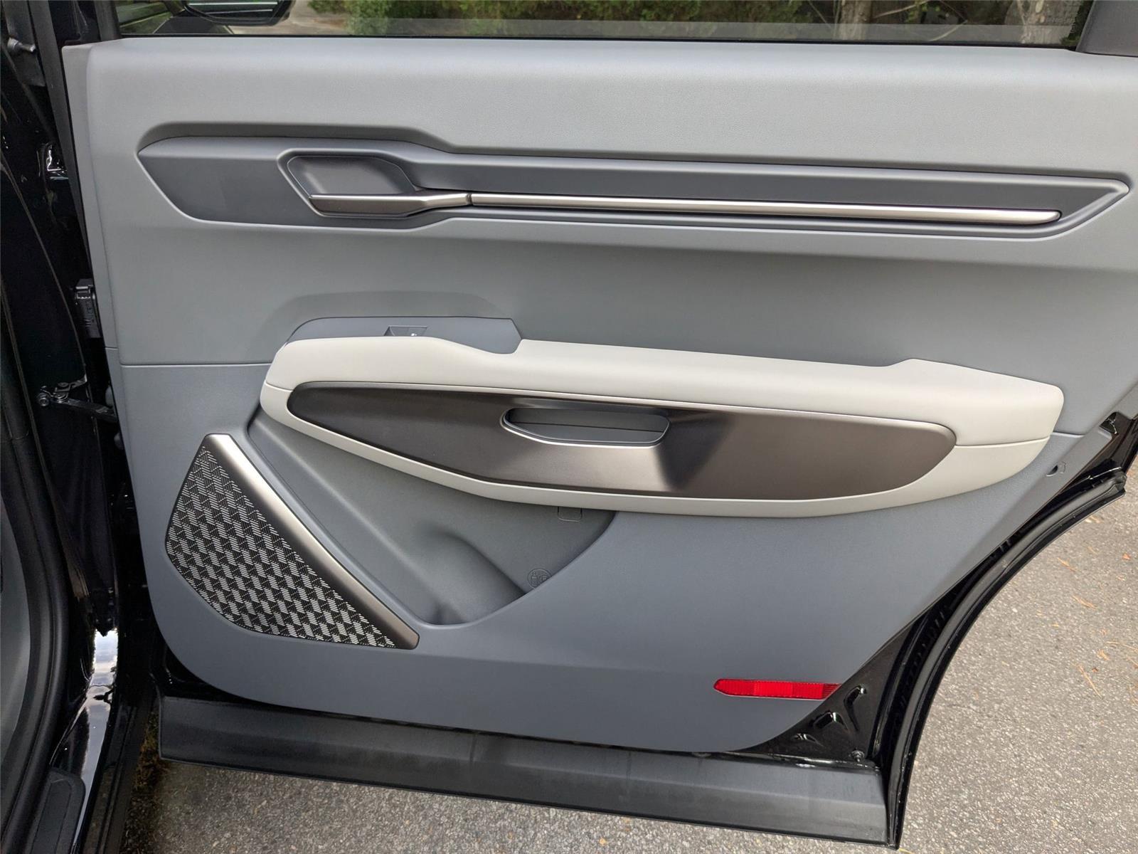 New 2026 EBONY BLACK KIA WIND image 35