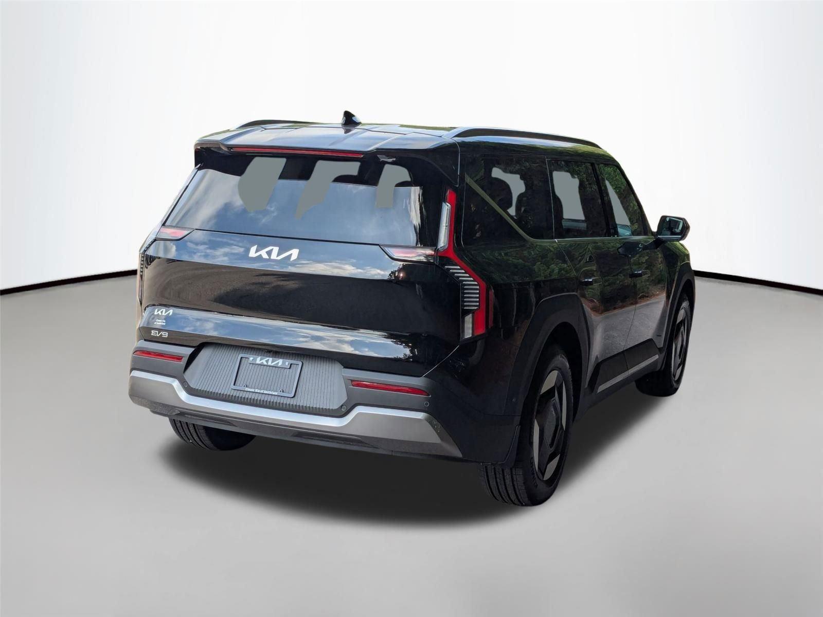 New 2026 EBONY BLACK KIA WIND image 6