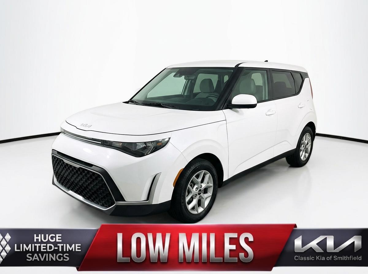 Snow White Pearl 2025 Kia Soul LX FWD SUV / Crossover Front-Wheel Drive Continuously Variable Transmission