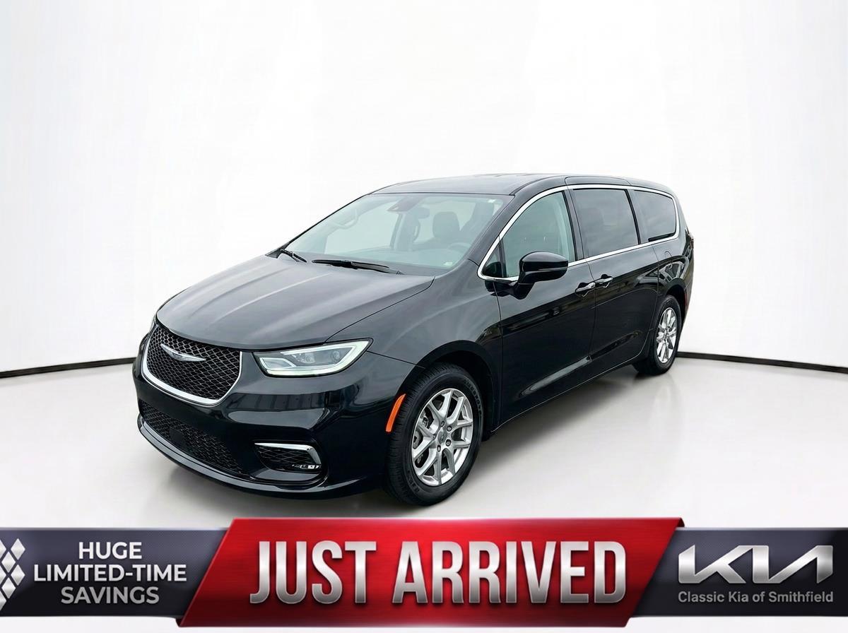 Diamond Black Crystal Pearlcoat 2024 Chrysler Pacifica Minivan Front-Wheel Drive 9-Speed Automatic