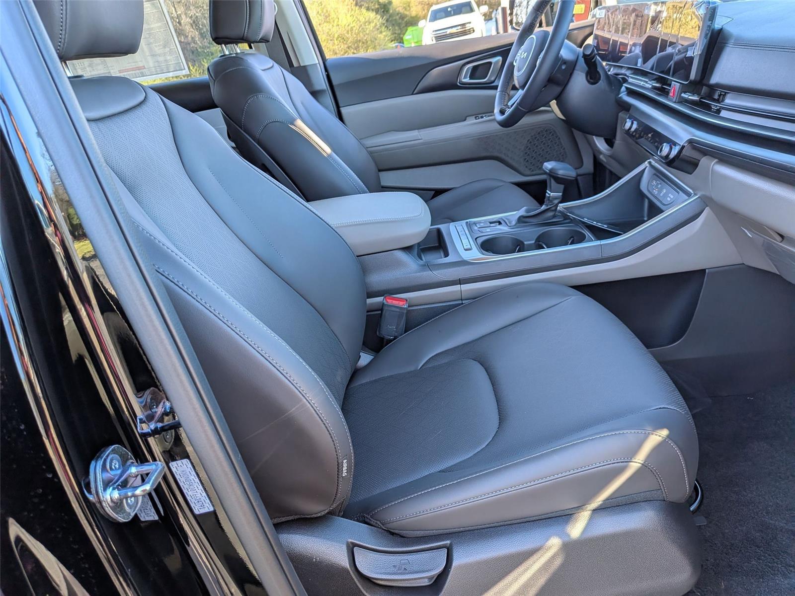 New 2026 Aurora Black Pearl Kia LXS image 32