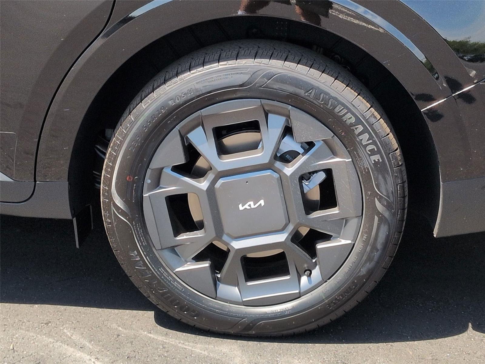 New 2026 Aurora Black Pearl Kia EX image 11