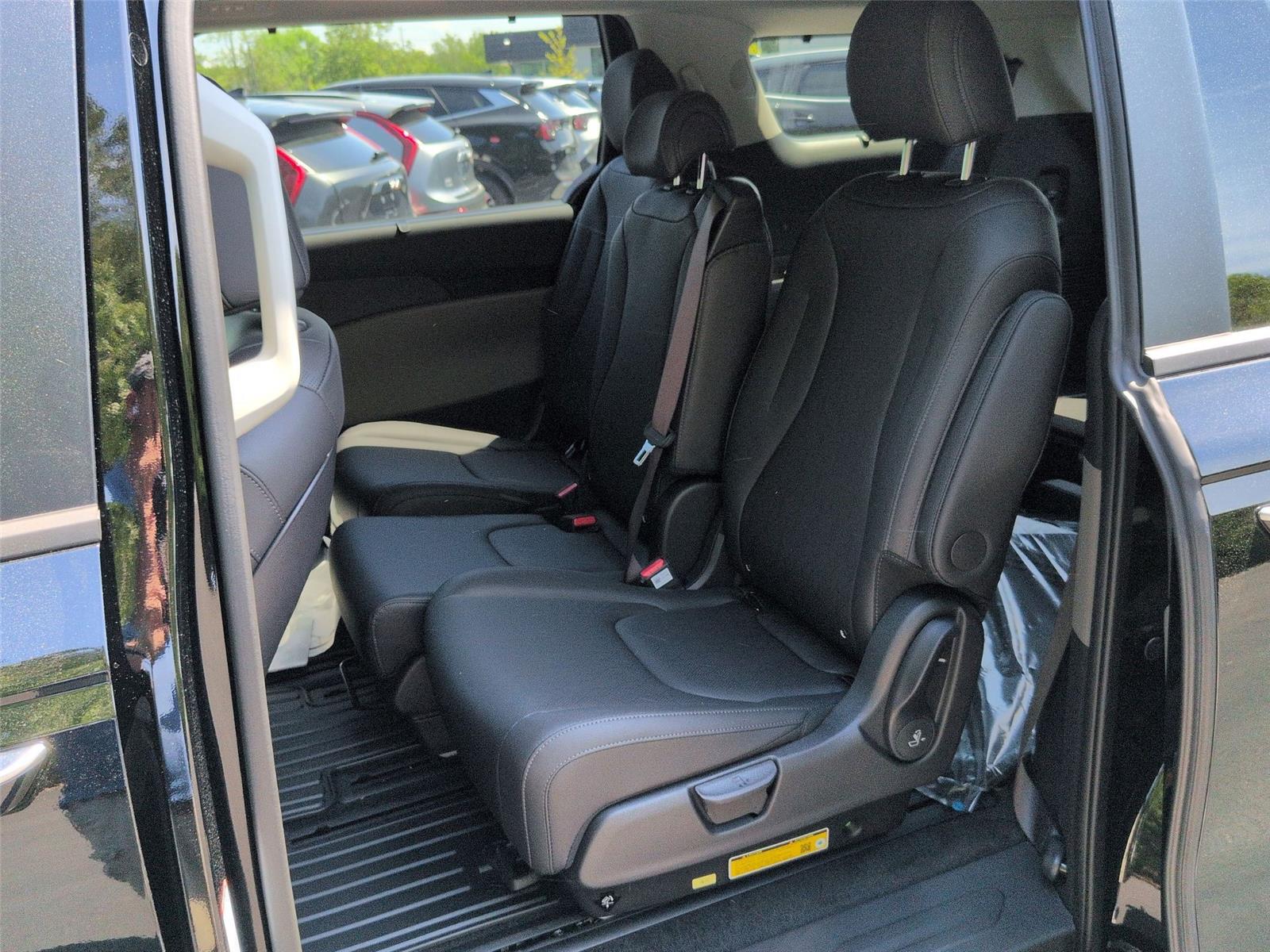 New 2026 Aurora Black Pearl Kia EX image 33
