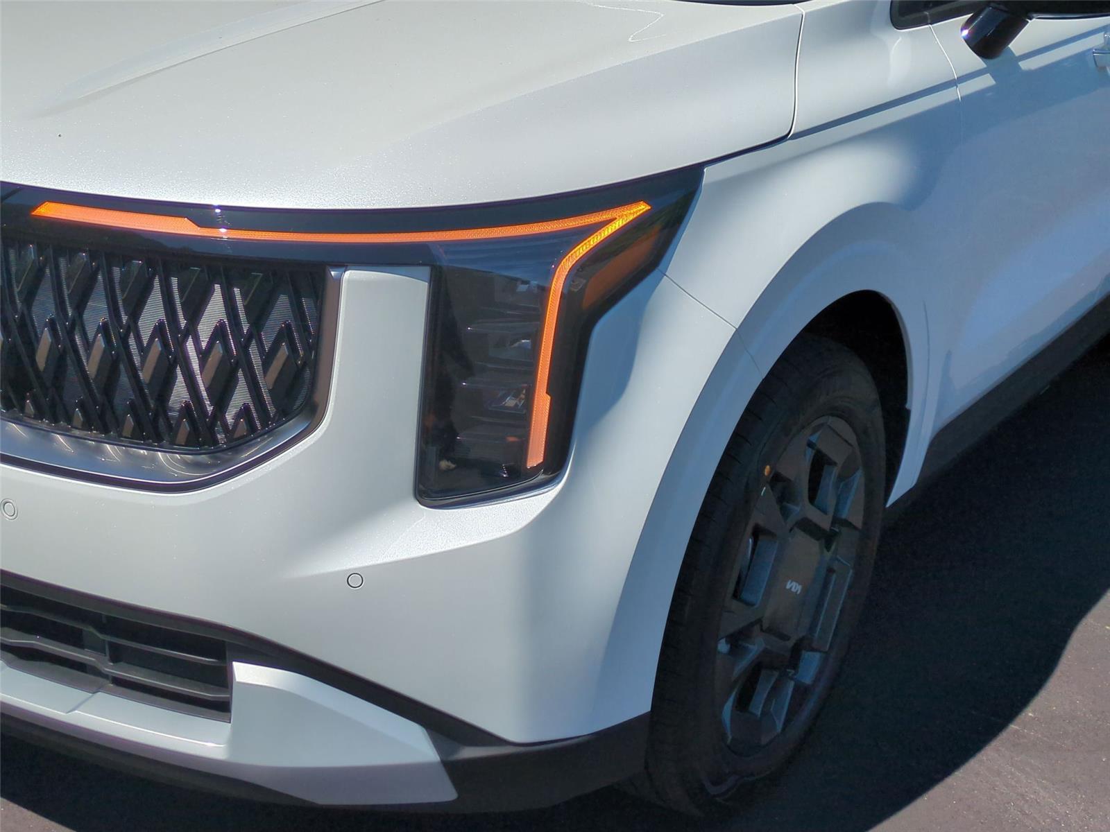 New 2026 Snow White Pearl Kia EX image 9
