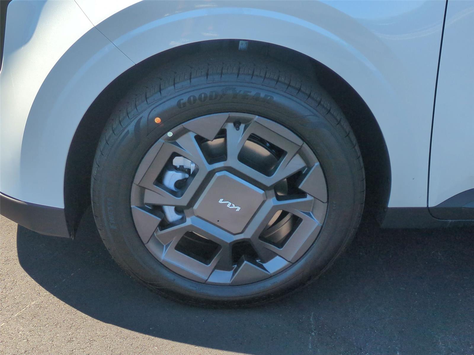 New 2026 Snow White Pearl Kia EX image 10