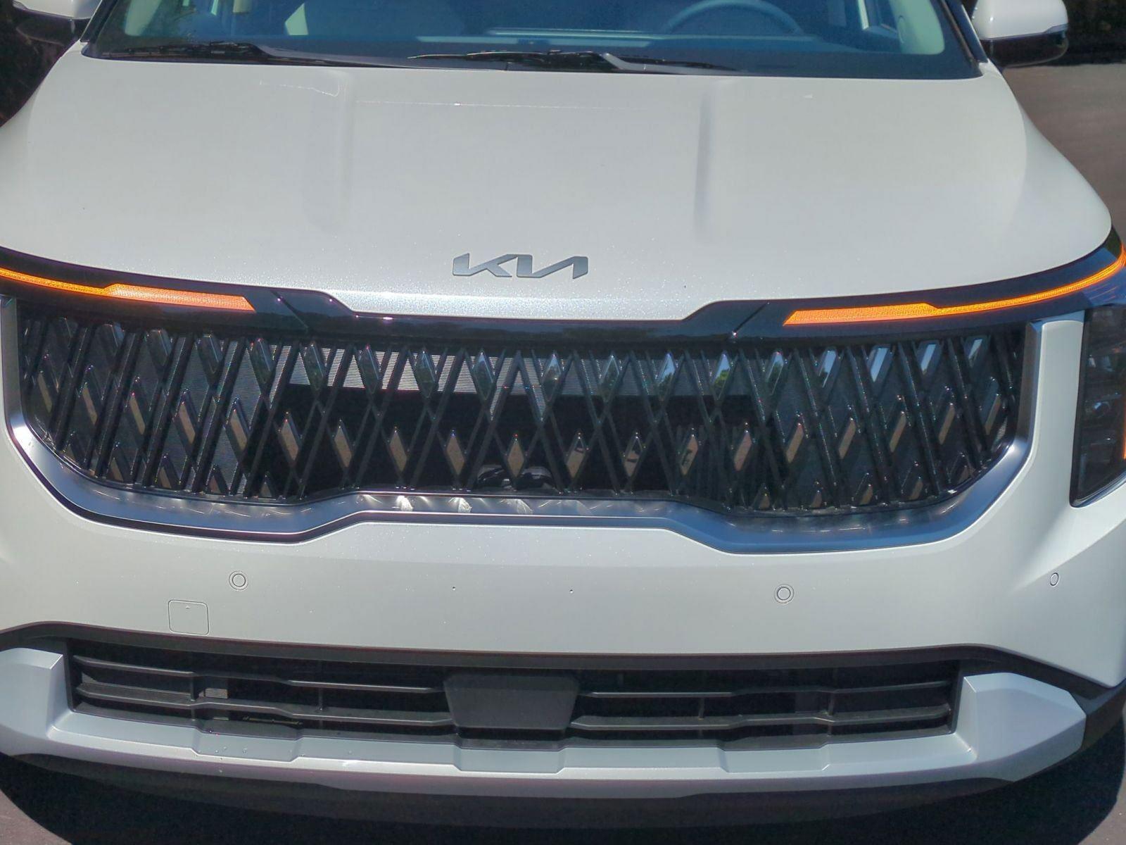New 2026 Snow White Pearl Kia EX image 14