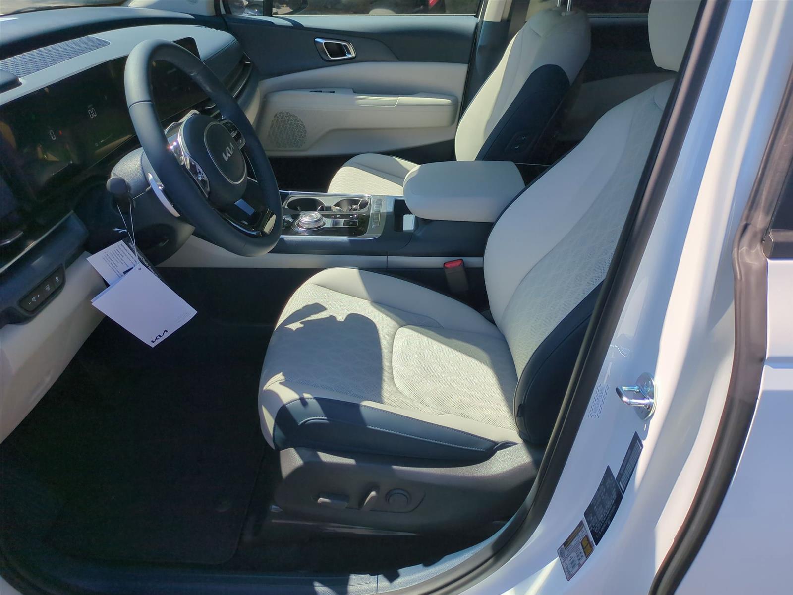 New 2026 Snow White Pearl Kia EX image 17