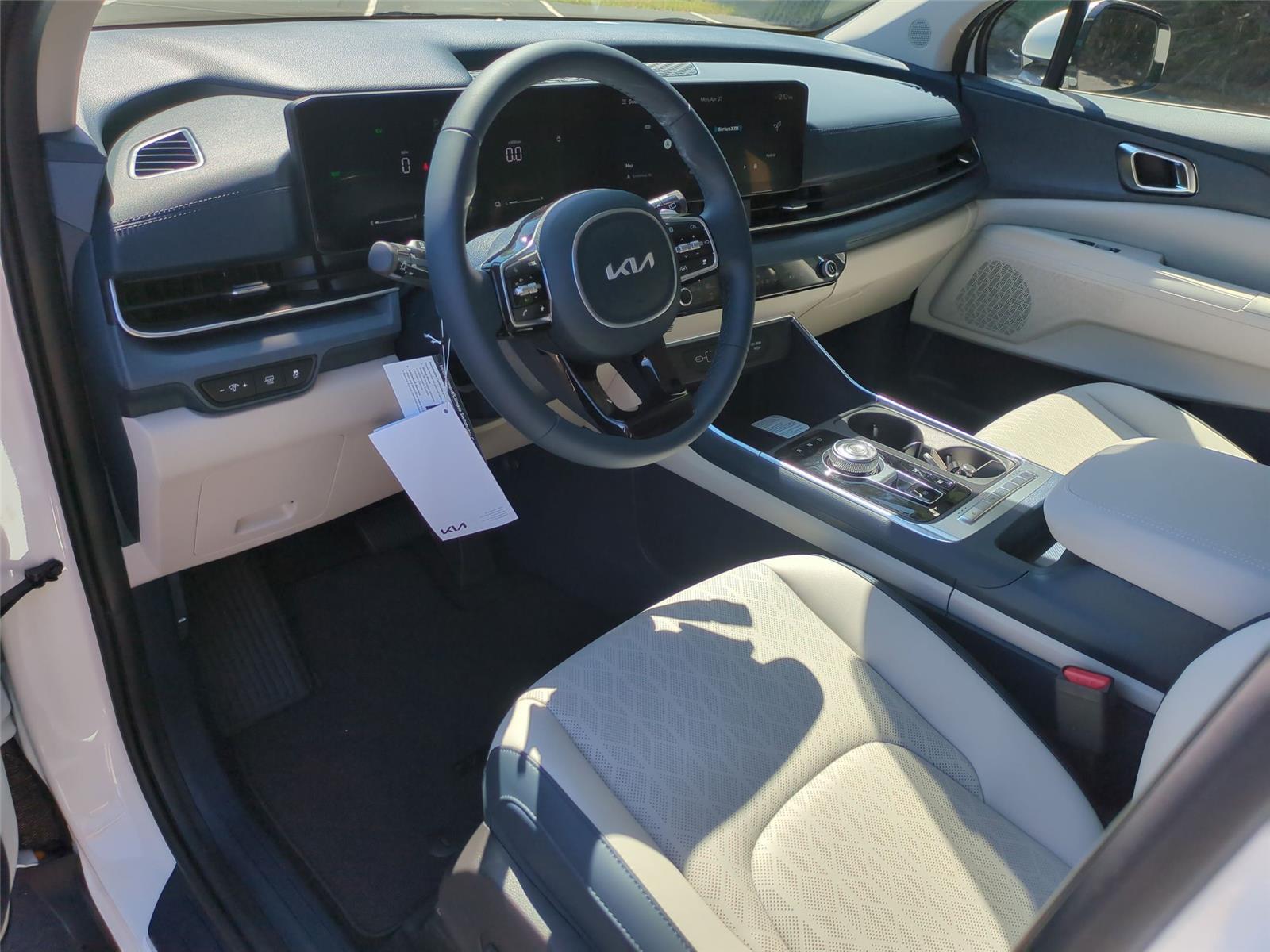 New 2026 Snow White Pearl Kia EX image 18