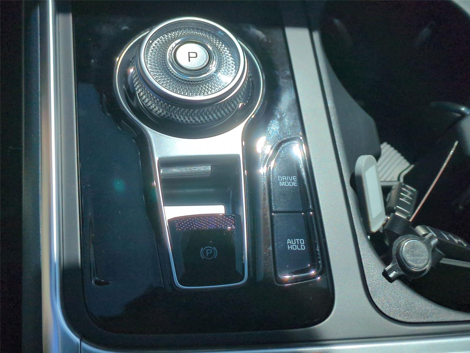 New 2026 Snow White Pearl Kia EX image 29