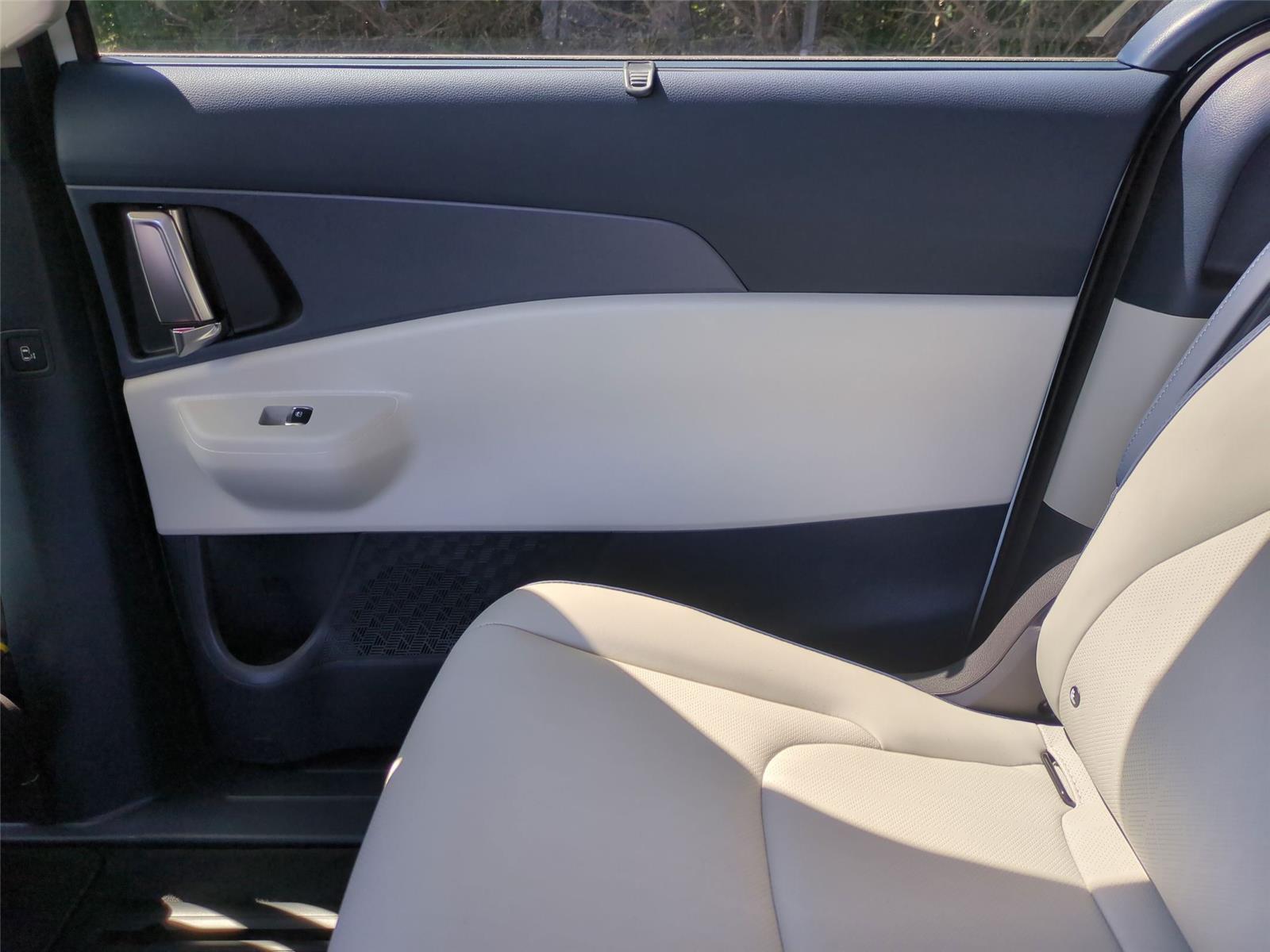 New 2026 Snow White Pearl Kia EX image 31