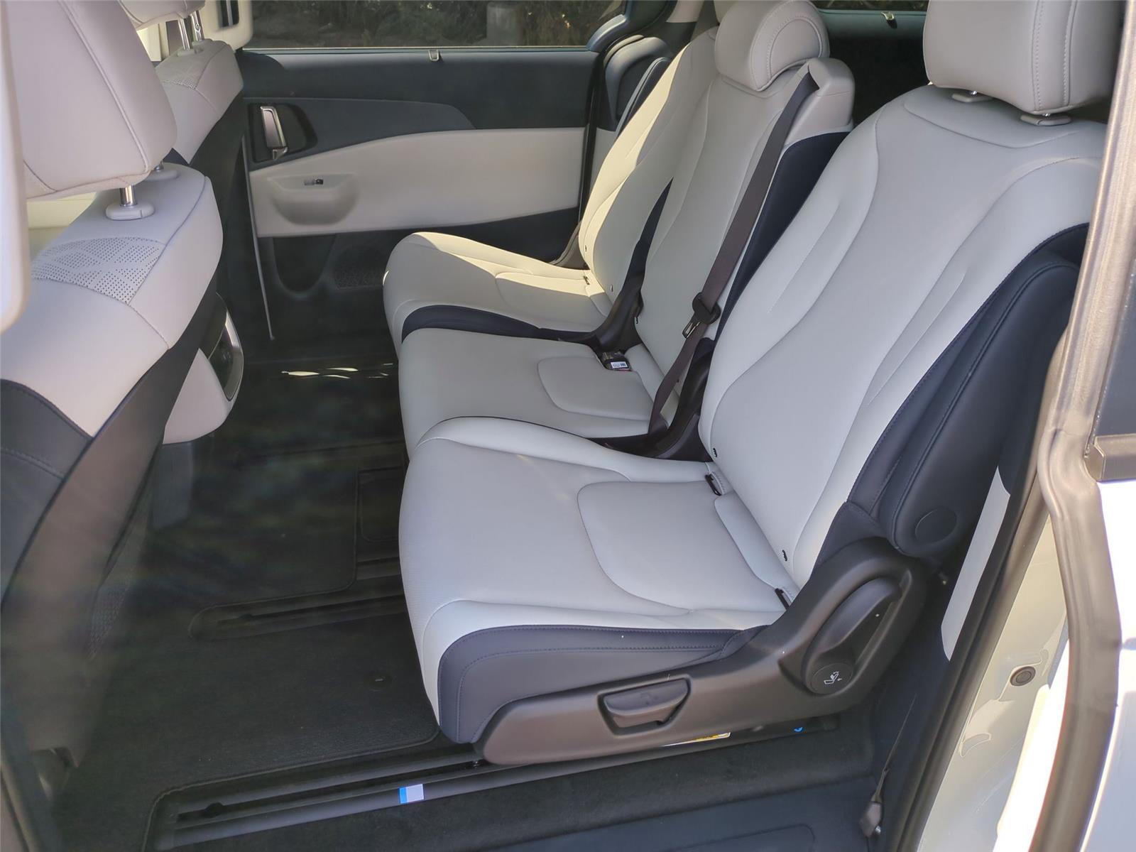 New 2026 Snow White Pearl Kia EX image 32