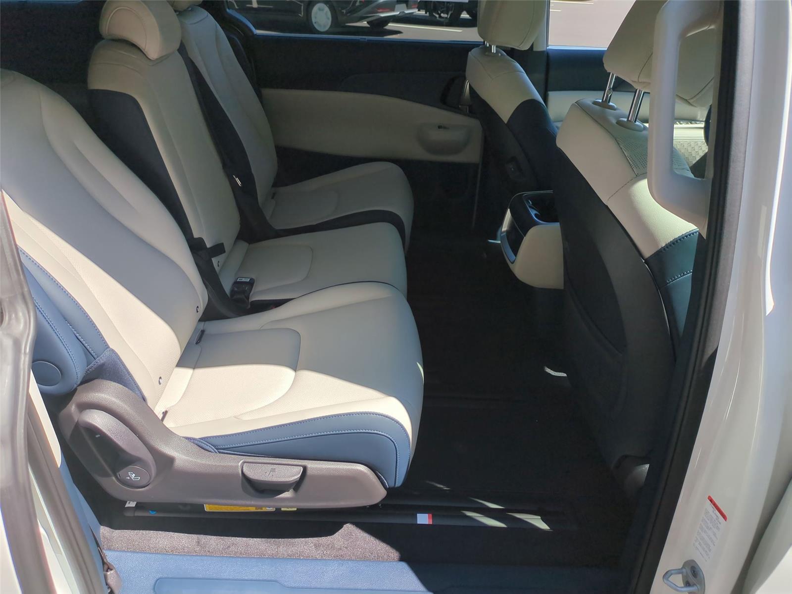 New 2026 Snow White Pearl Kia EX image 37