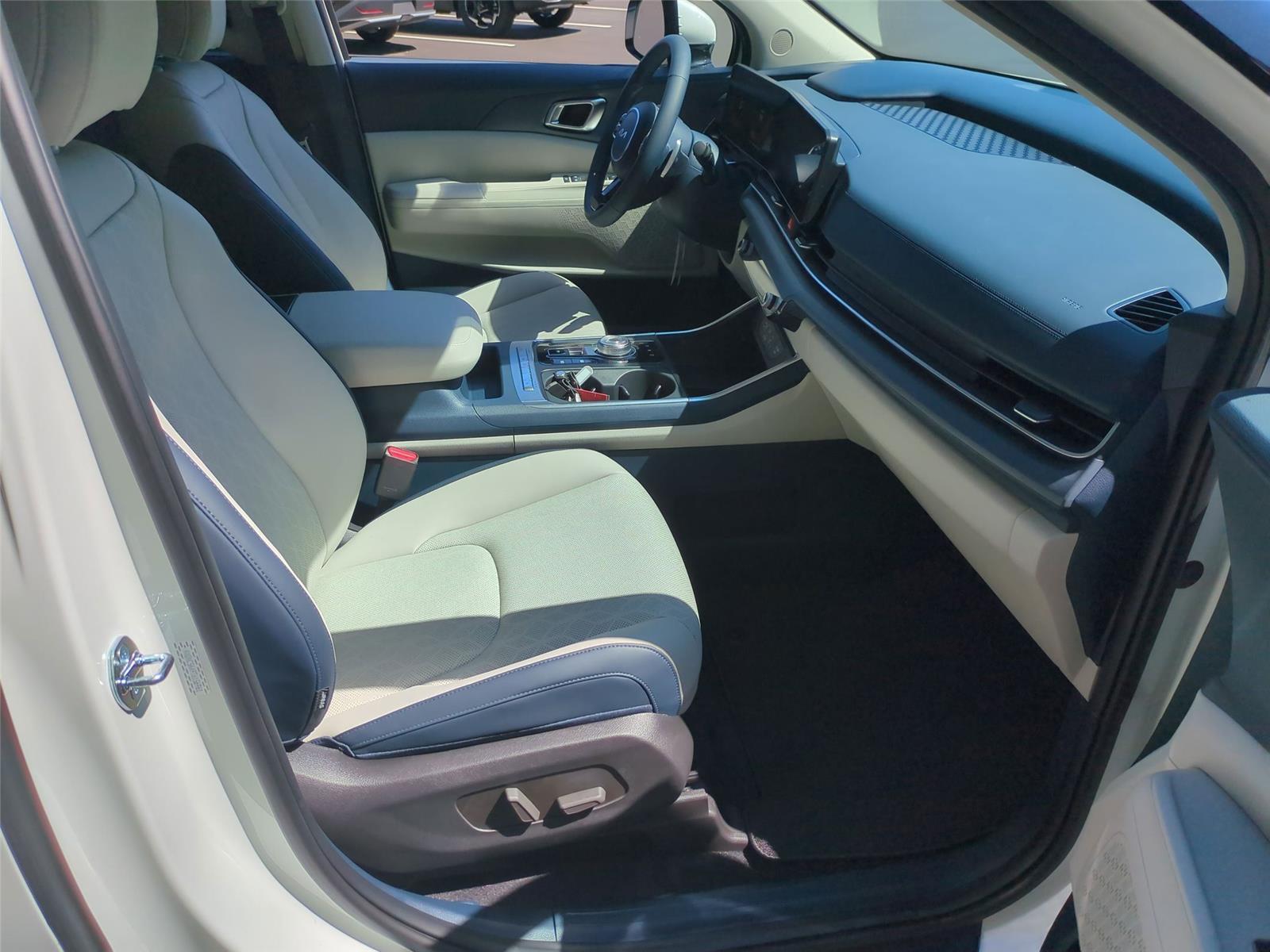 New 2026 Snow White Pearl Kia EX image 39