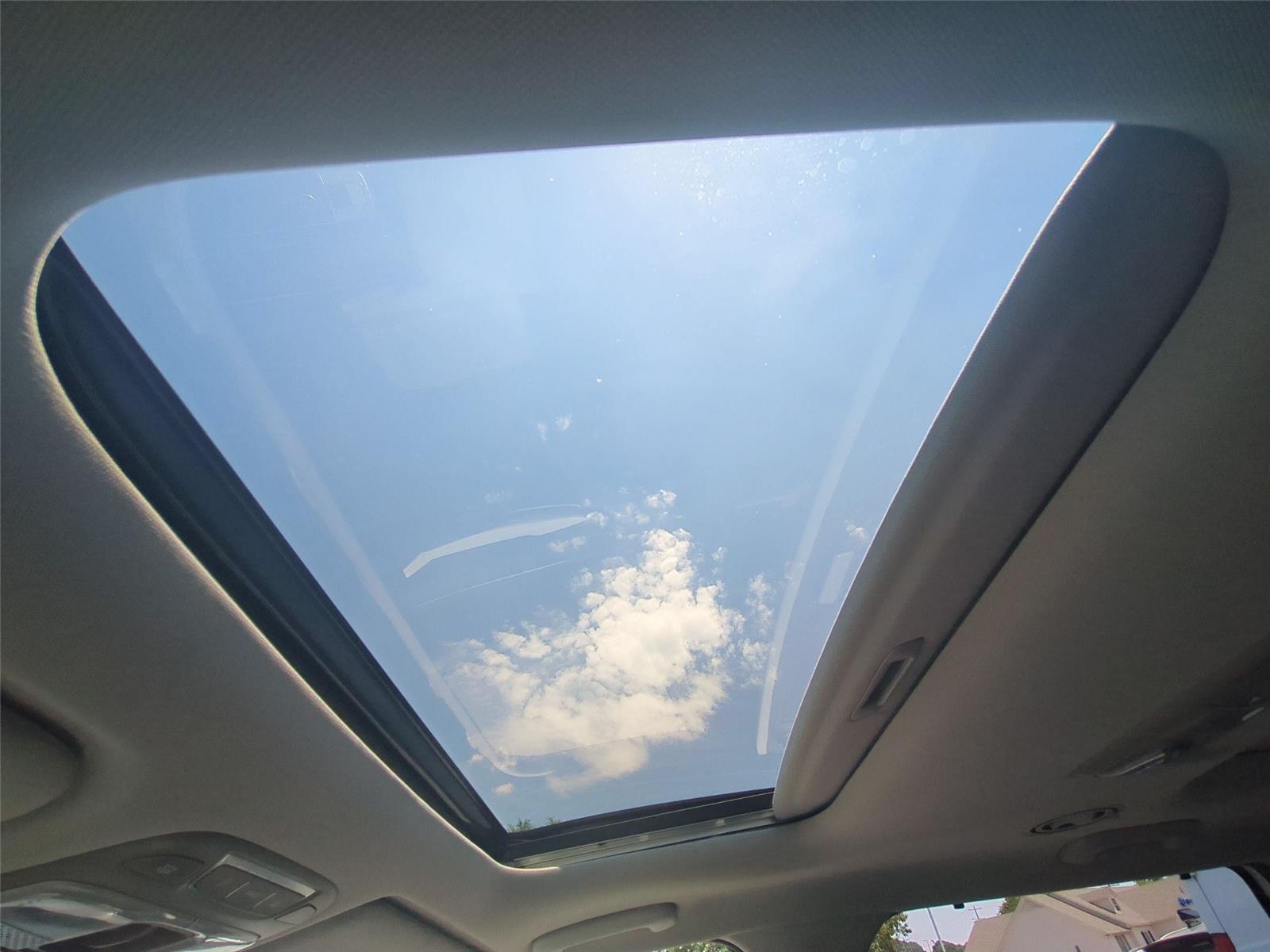 Used 2022 Glacial White Pearl Kia SX image 49